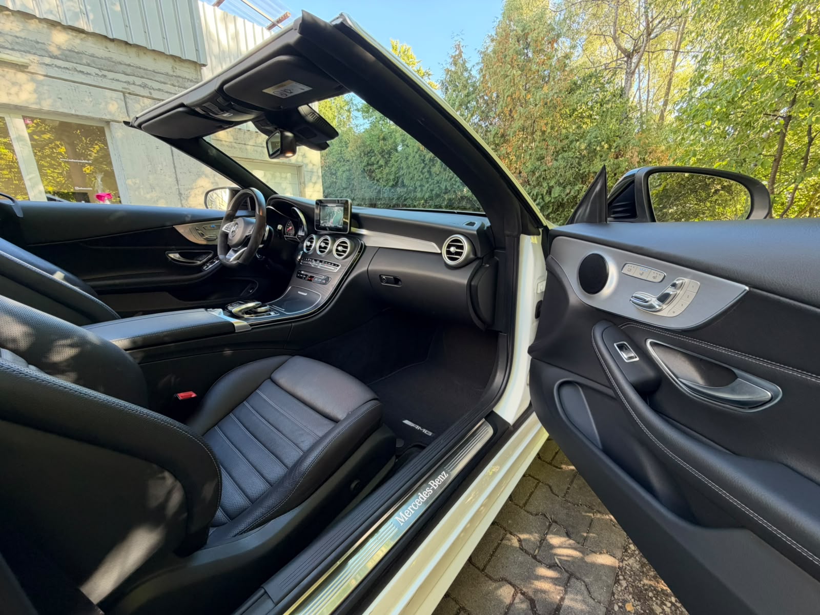 MERCEDES-BENZ C 250 Cabriolet AMG Line 9G-Tronic NIGHT Edition-image-24