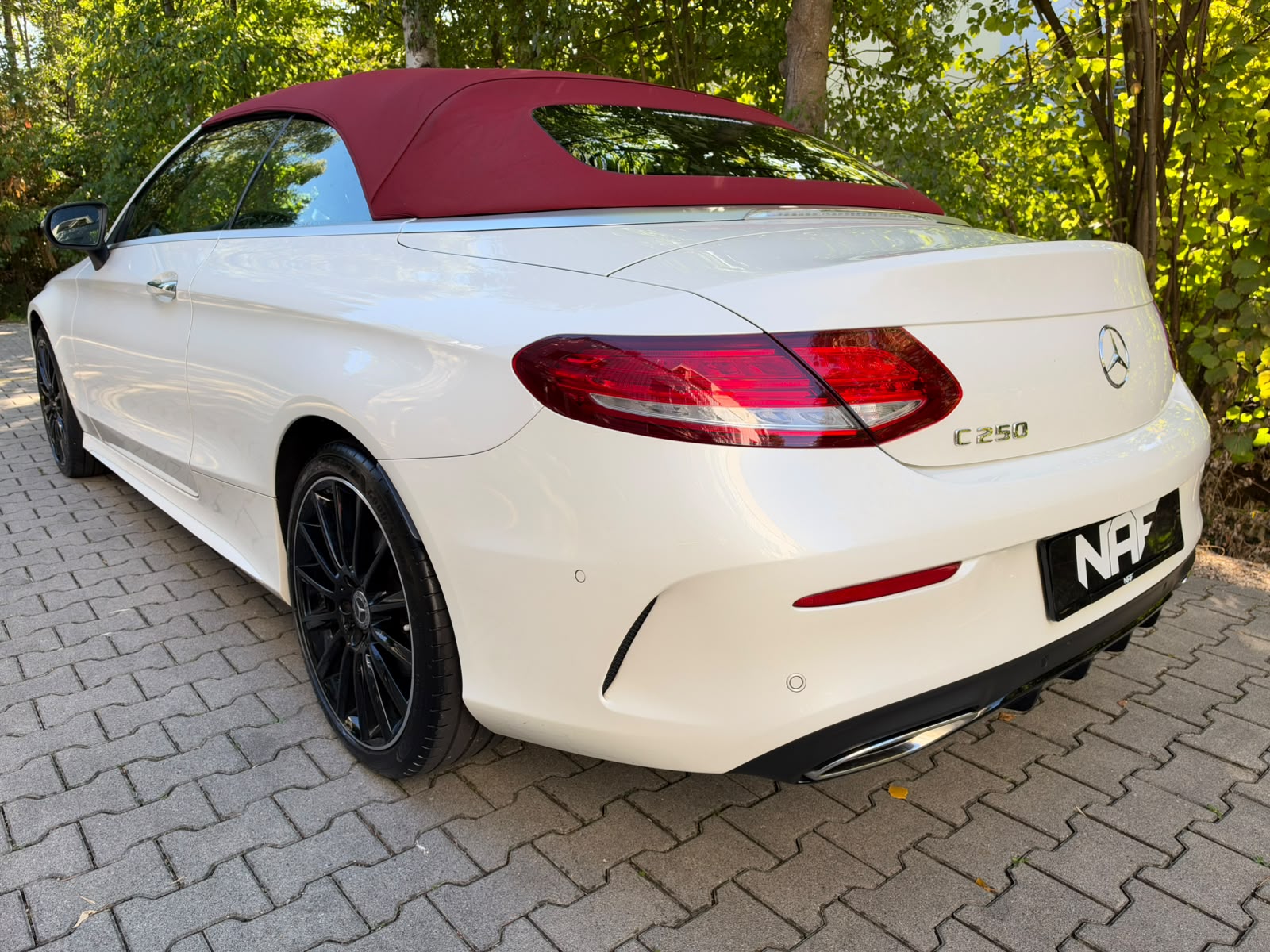 MERCEDES-BENZ C 250 Cabriolet AMG Line 9G-Tronic NIGHT Edition-image-4