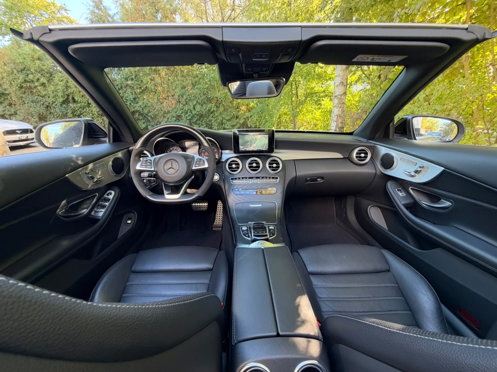 MERCEDES-BENZ C 250 Cabriolet AMG Line 9G-Tronic NIGHT Edition-image-27