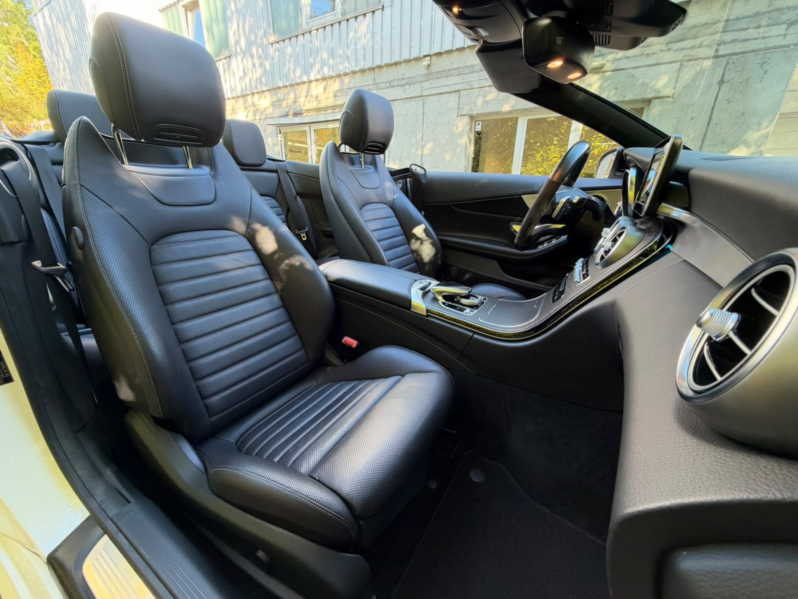 MERCEDES-BENZ C 250 Cabriolet AMG Line 9G-Tronic NIGHT Edition-image-25