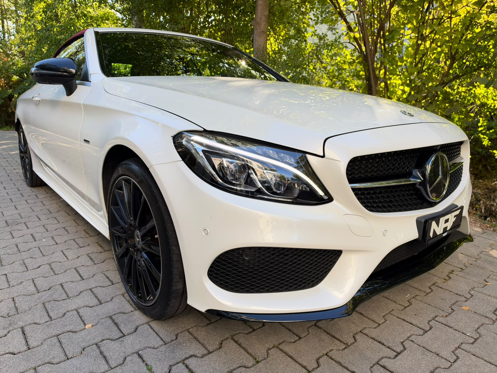 MERCEDES-BENZ C 250 Cabriolet AMG Line 9G-Tronic NIGHT Edition-image-11