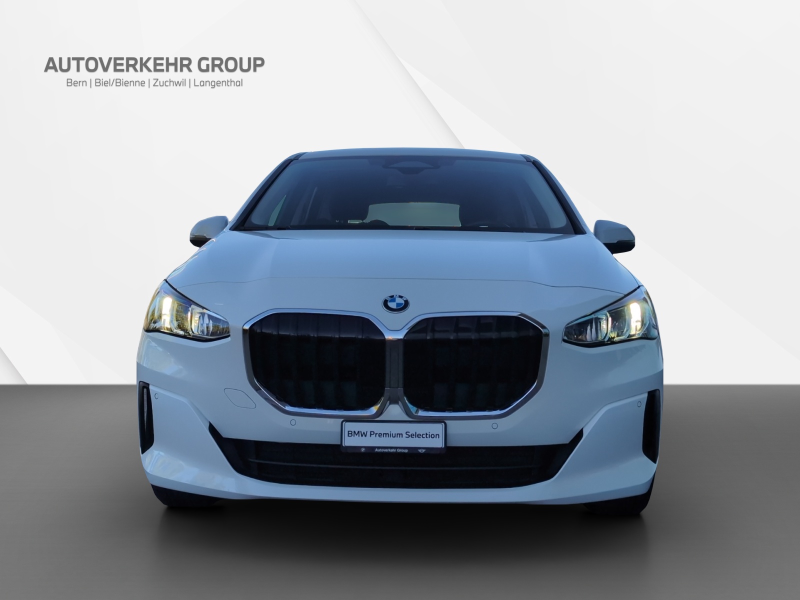 BMW 218i Active Tourer-image-1