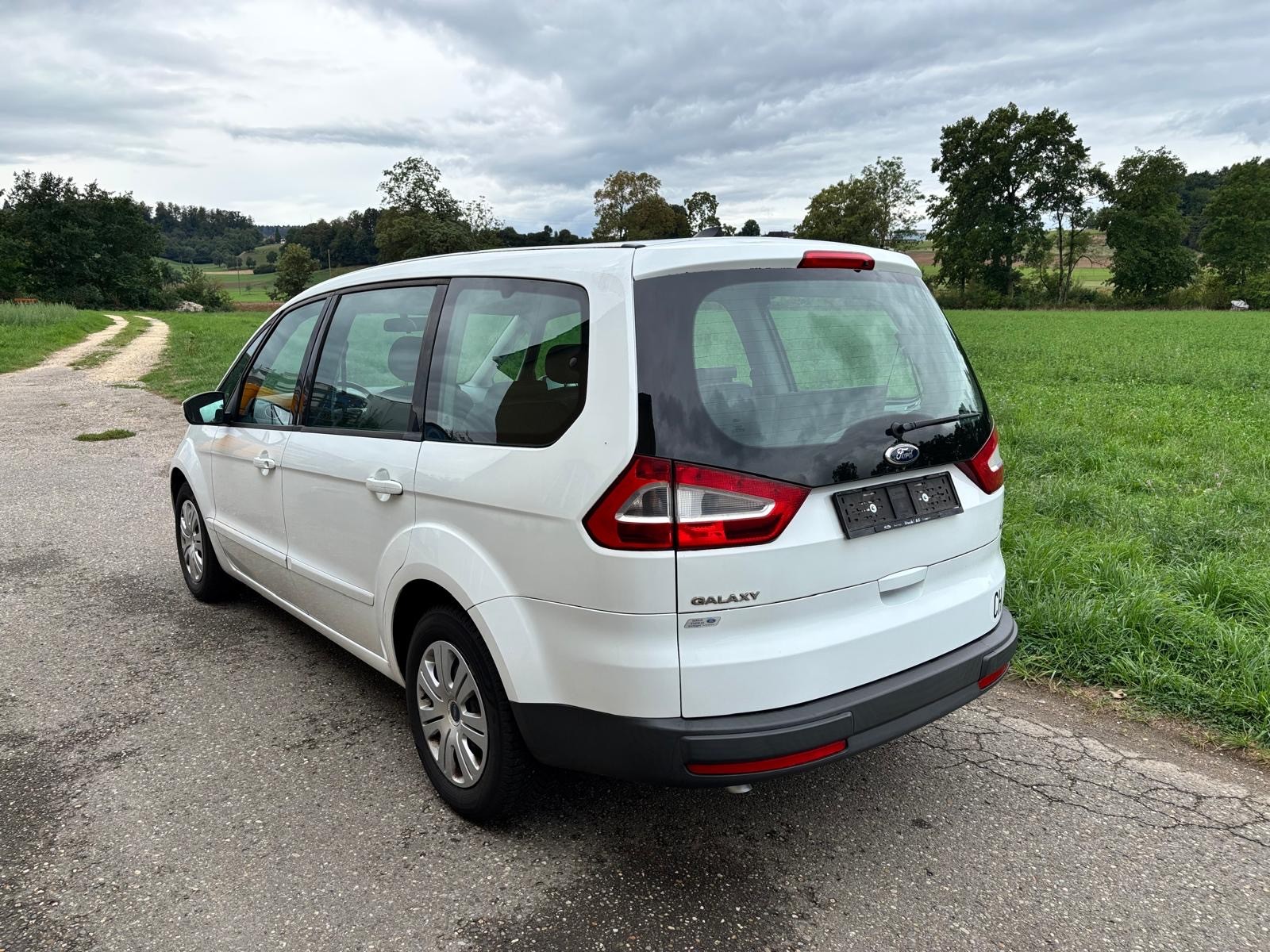 FORD Galaxy 2.0 TDCi Ambiente Automatic-image-1