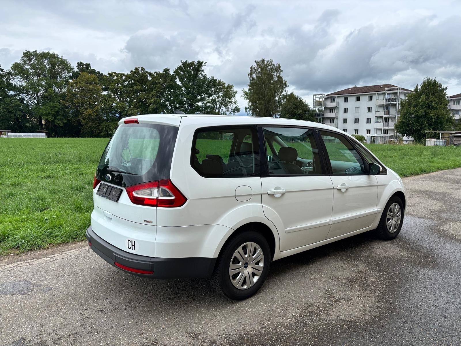 FORD Galaxy 2.0 TDCi Ambiente Automatic-image-14