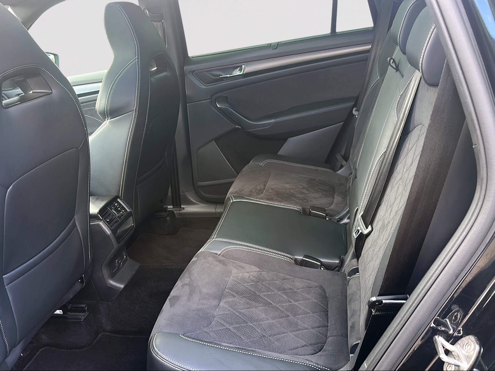 SKODA Kodiaq 2.0 TDI CR SportLine 4x4 DSG-image-4