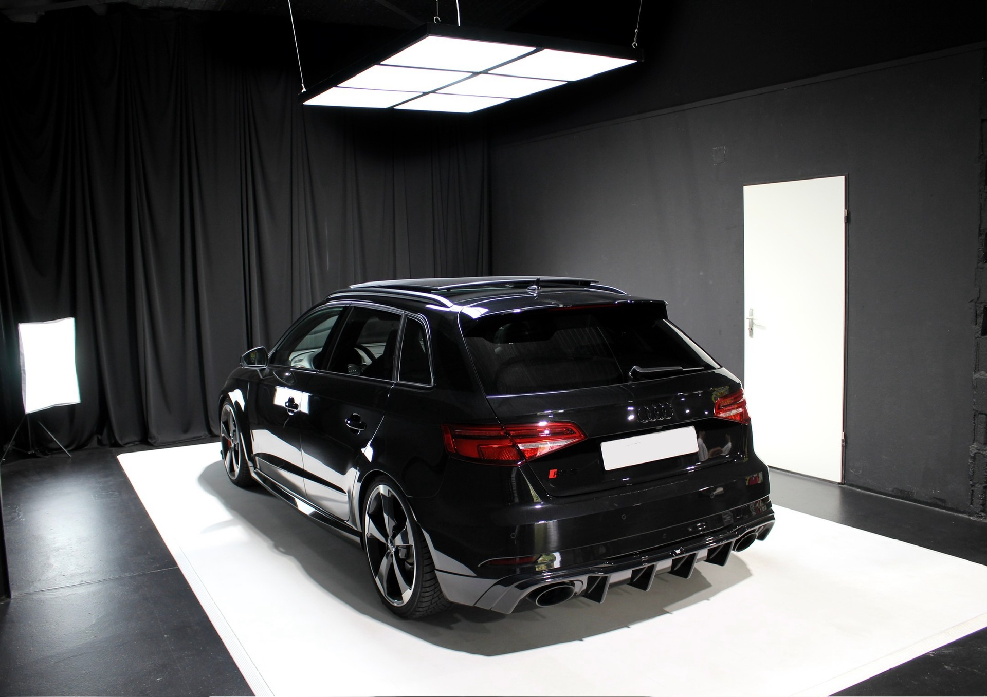 AUDI RS3 Sportback 2.5 TSI quattro S-tronic-image-9