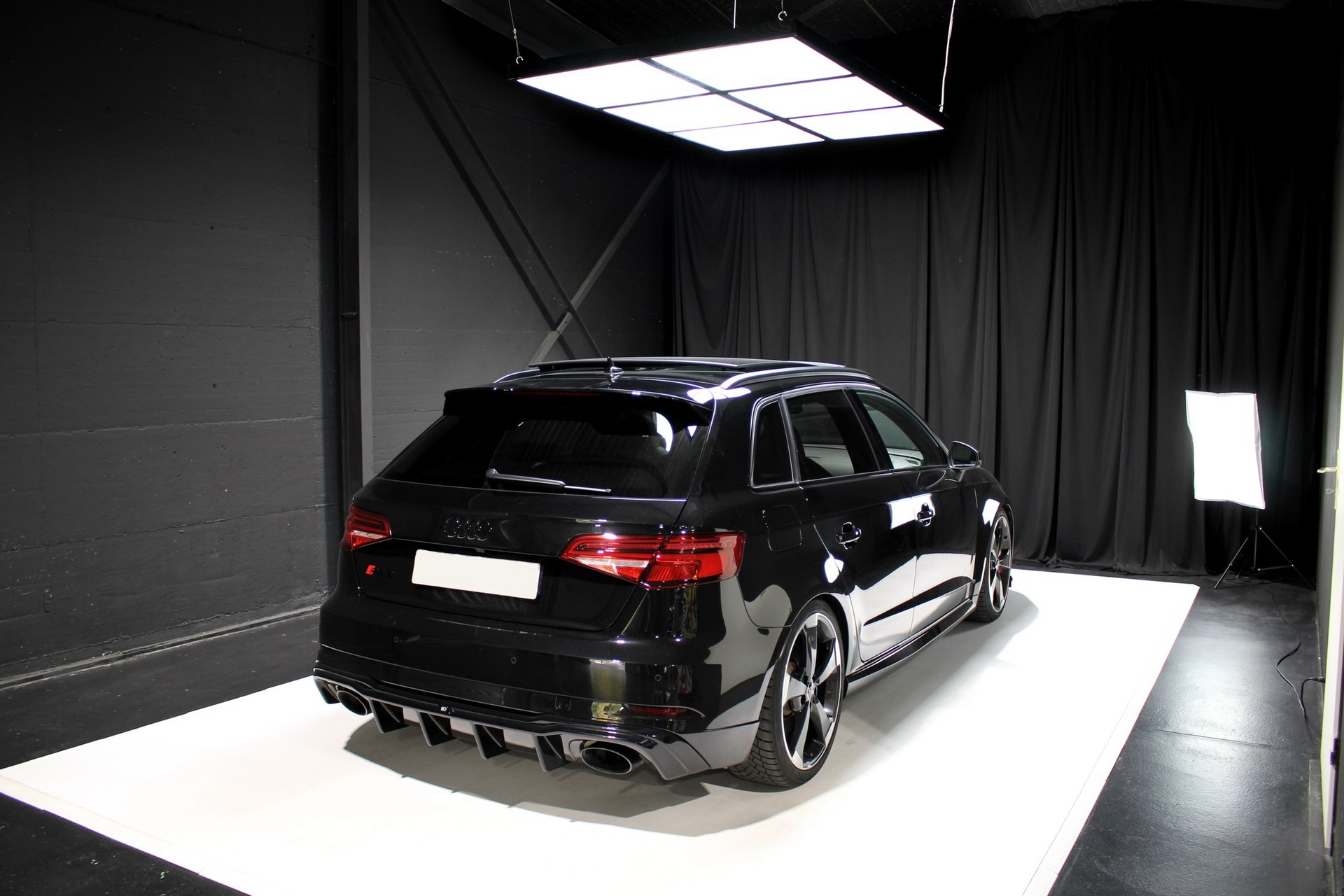 AUDI RS3 Sportback 2.5 TSI quattro S-tronic-image-8