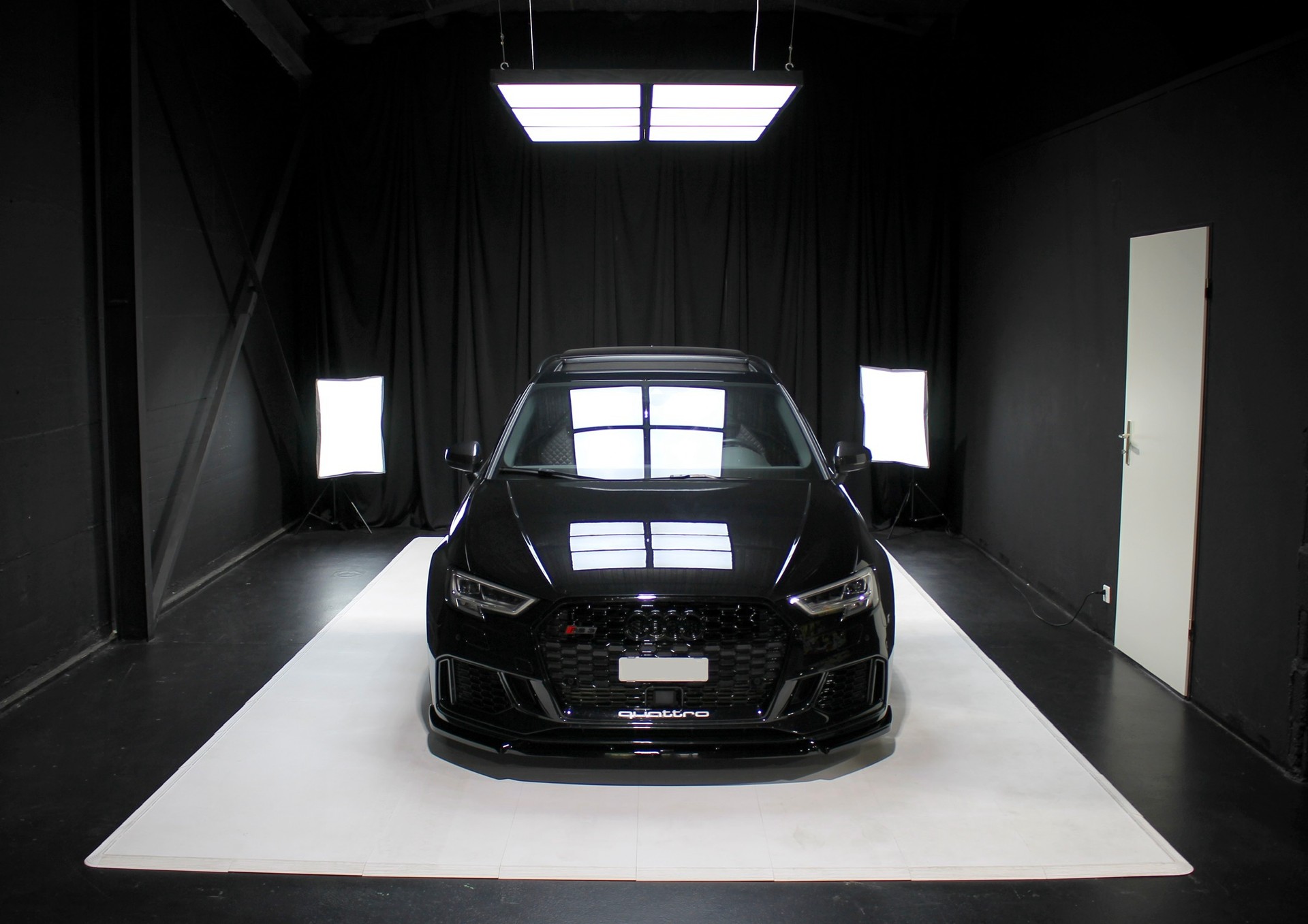 AUDI RS3 Sportback 2.5 TSI quattro S-tronic-image-2