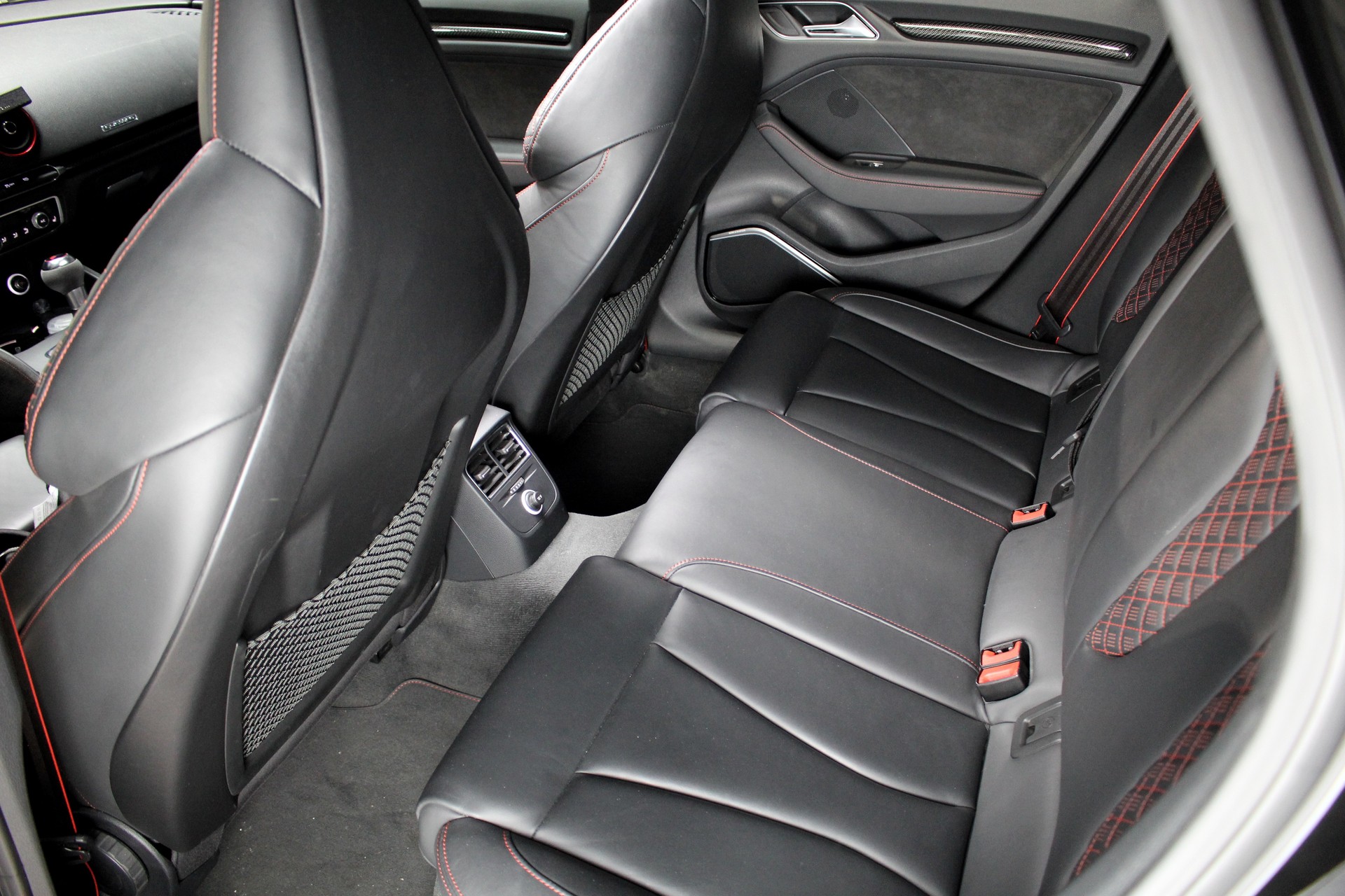 AUDI RS3 Sportback 2.5 TSI quattro S-tronic-image-12