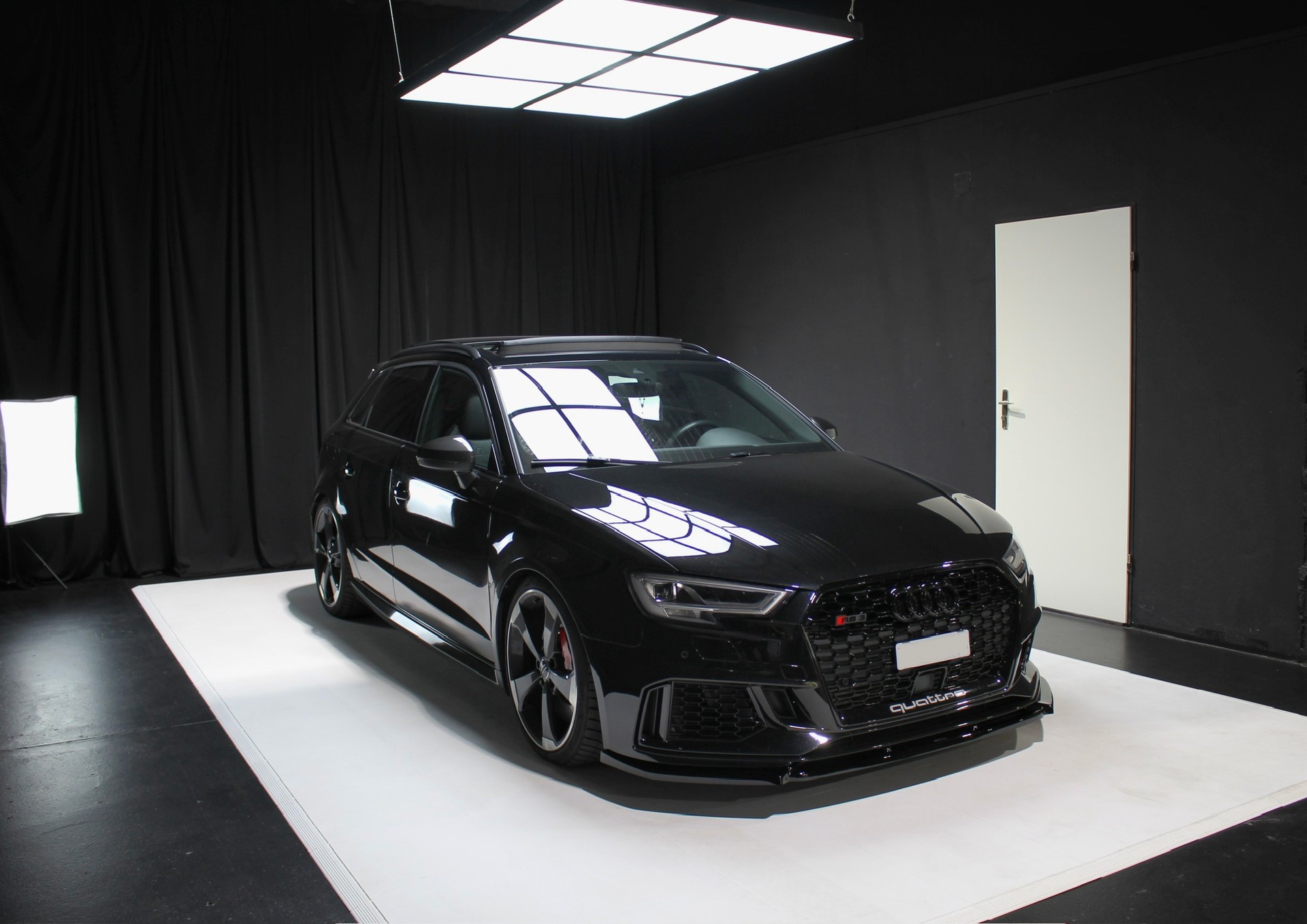 AUDI RS3 Sportback 2.5 TSI quattro S-tronic-image-4