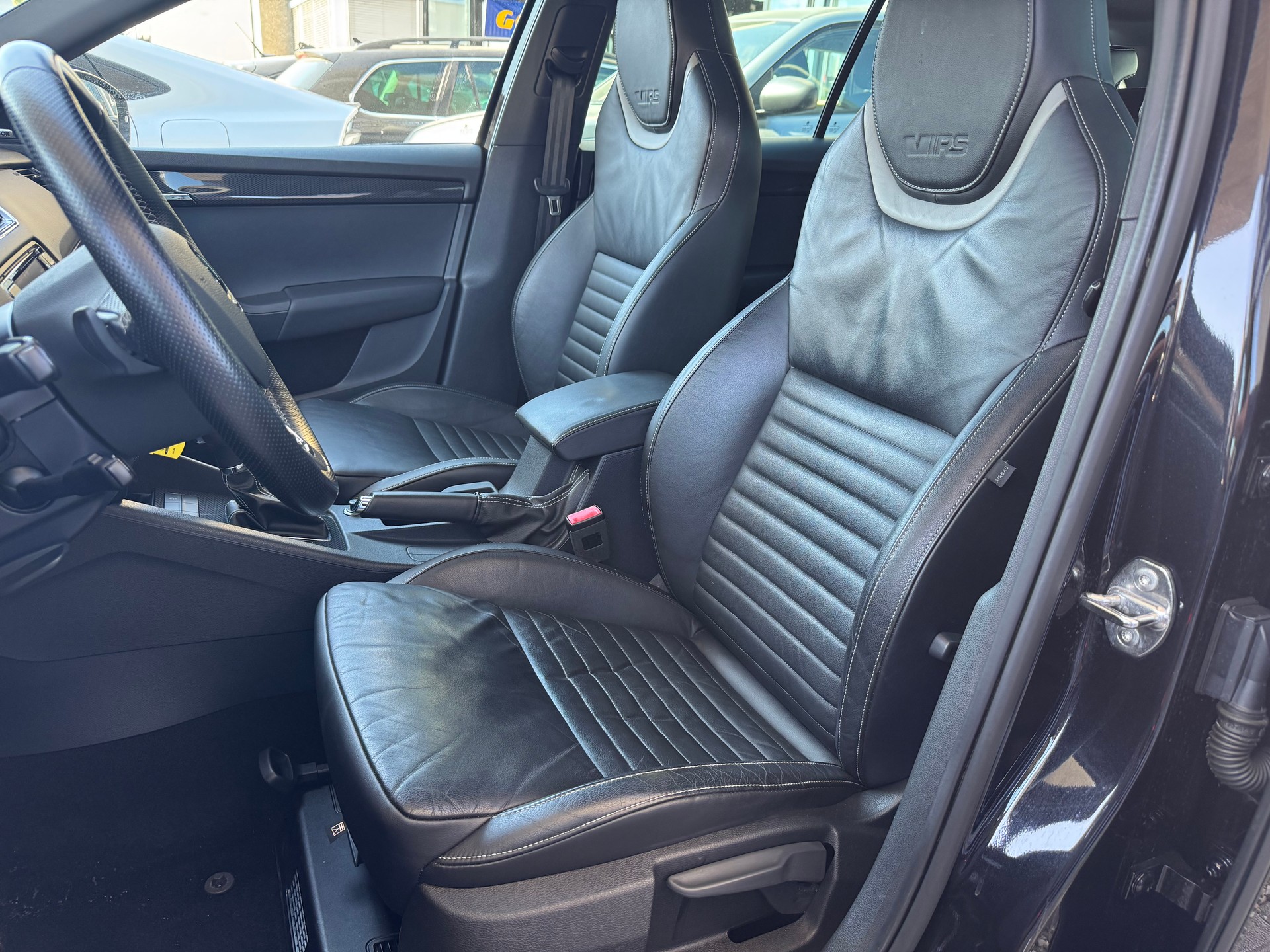 SKODA Octavia Combi 2.0 TSI RS DSG-image-5