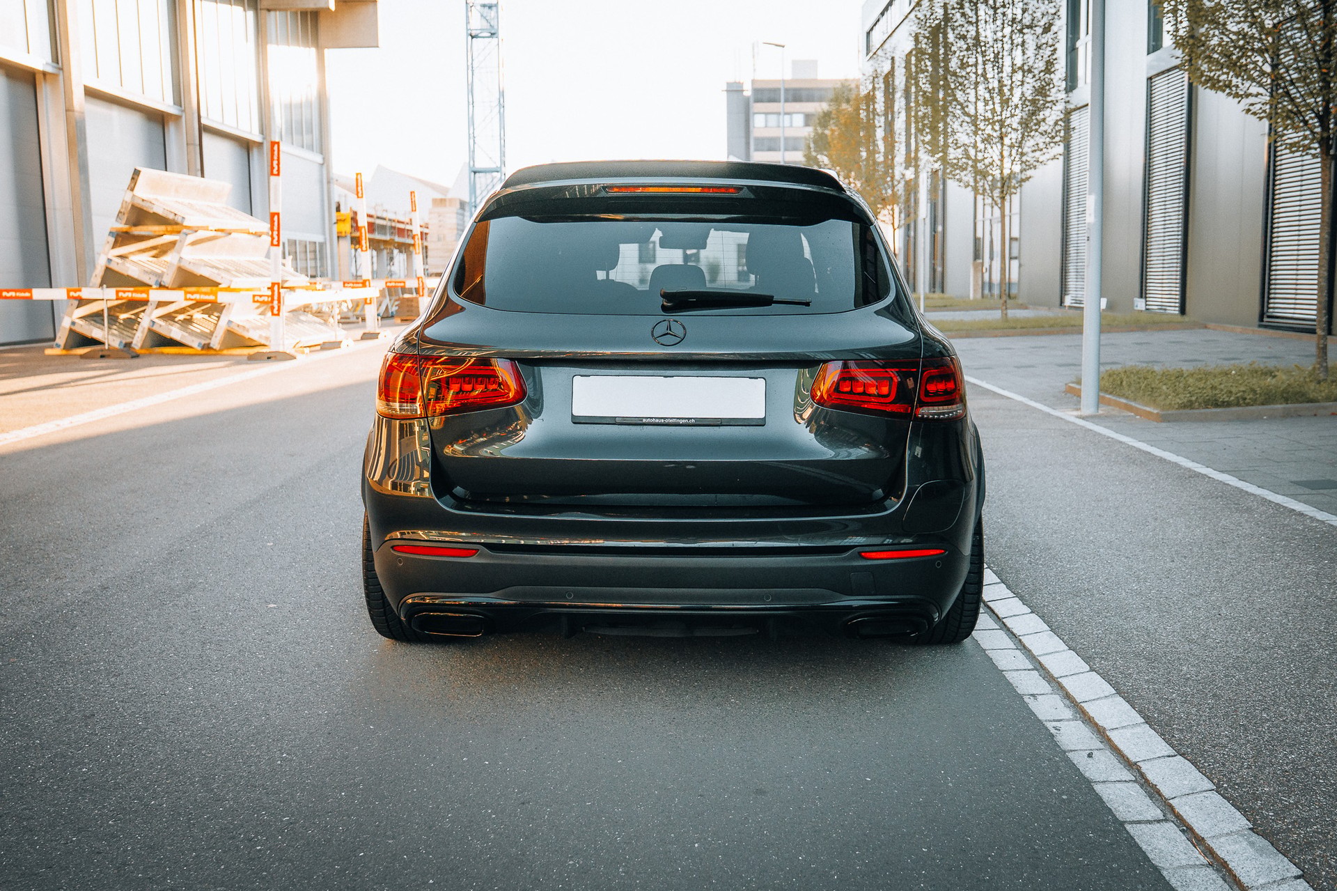 MERCEDES-BENZ GLC 300 e AMG Line 4m-image-3