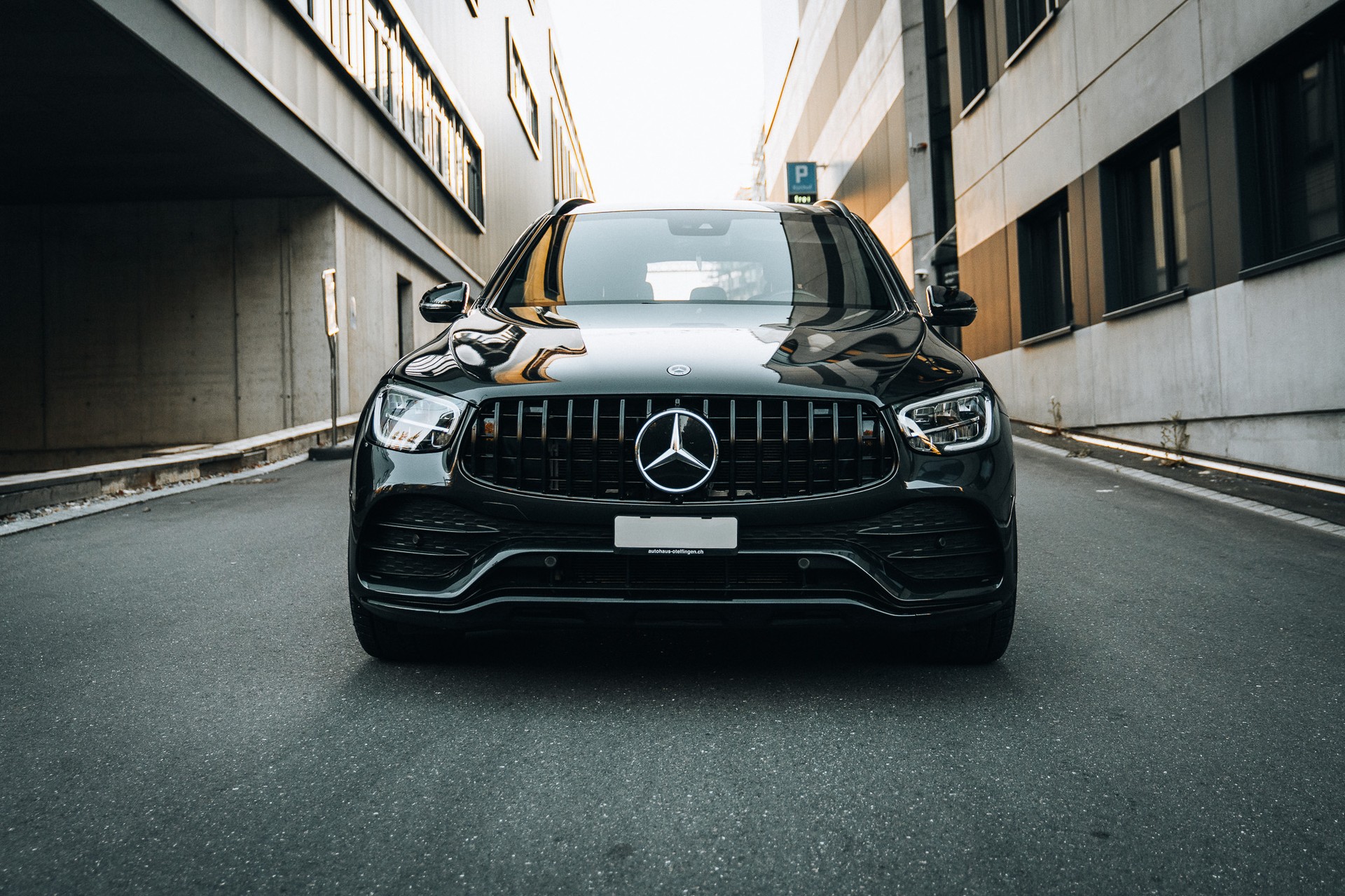 MERCEDES-BENZ GLC 300 e AMG Line 4m-image-1