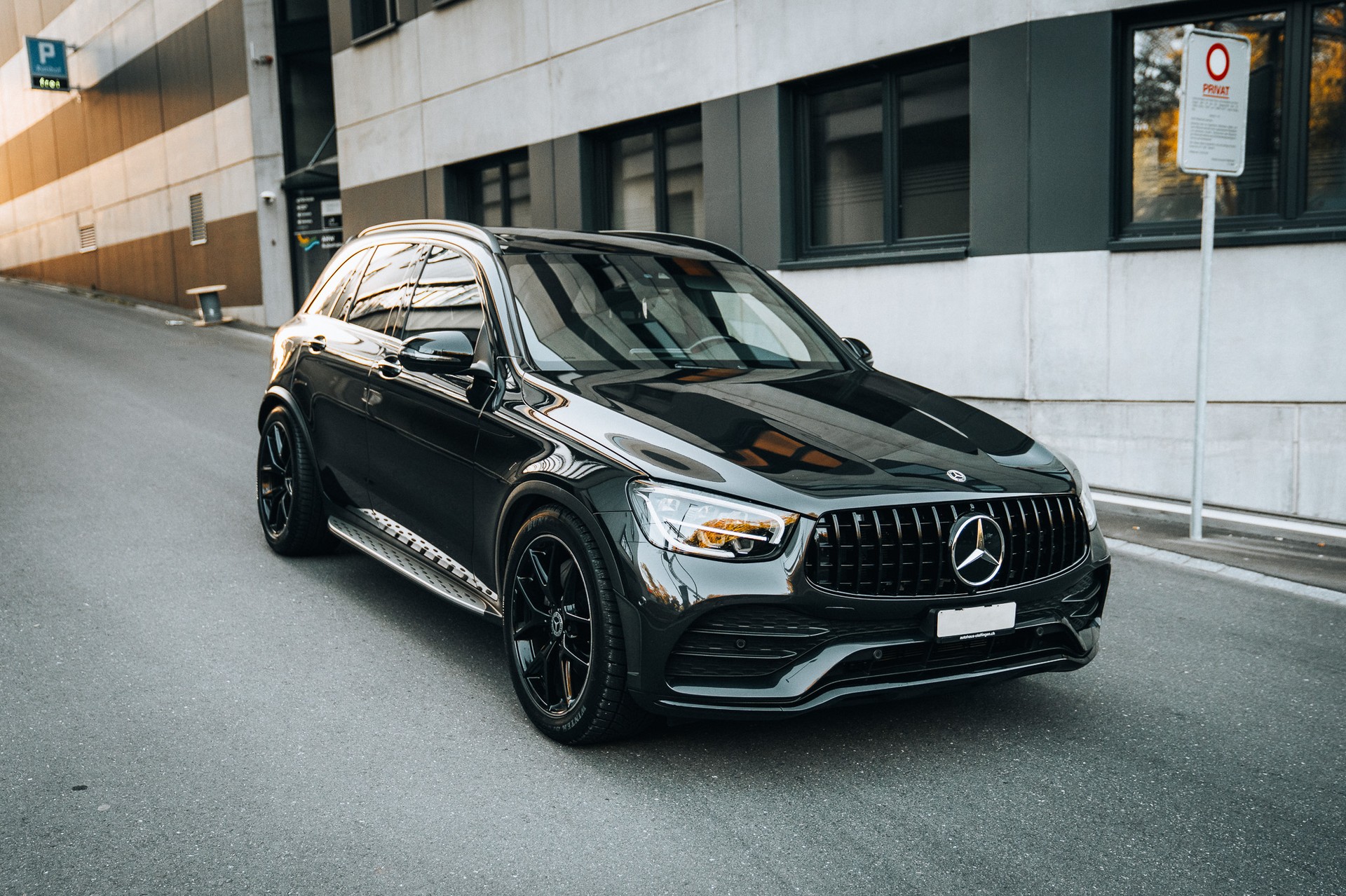 MERCEDES-BENZ GLC 300 e AMG Line 4m-image-0
