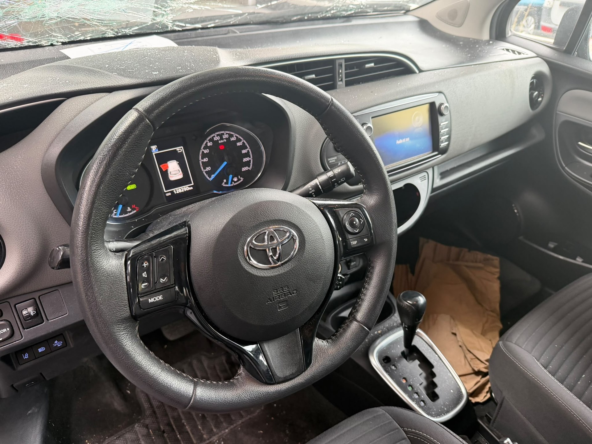 TOYOTA Yaris 1.5 VVT-i Hybrid Comfort e-CVT-image-13