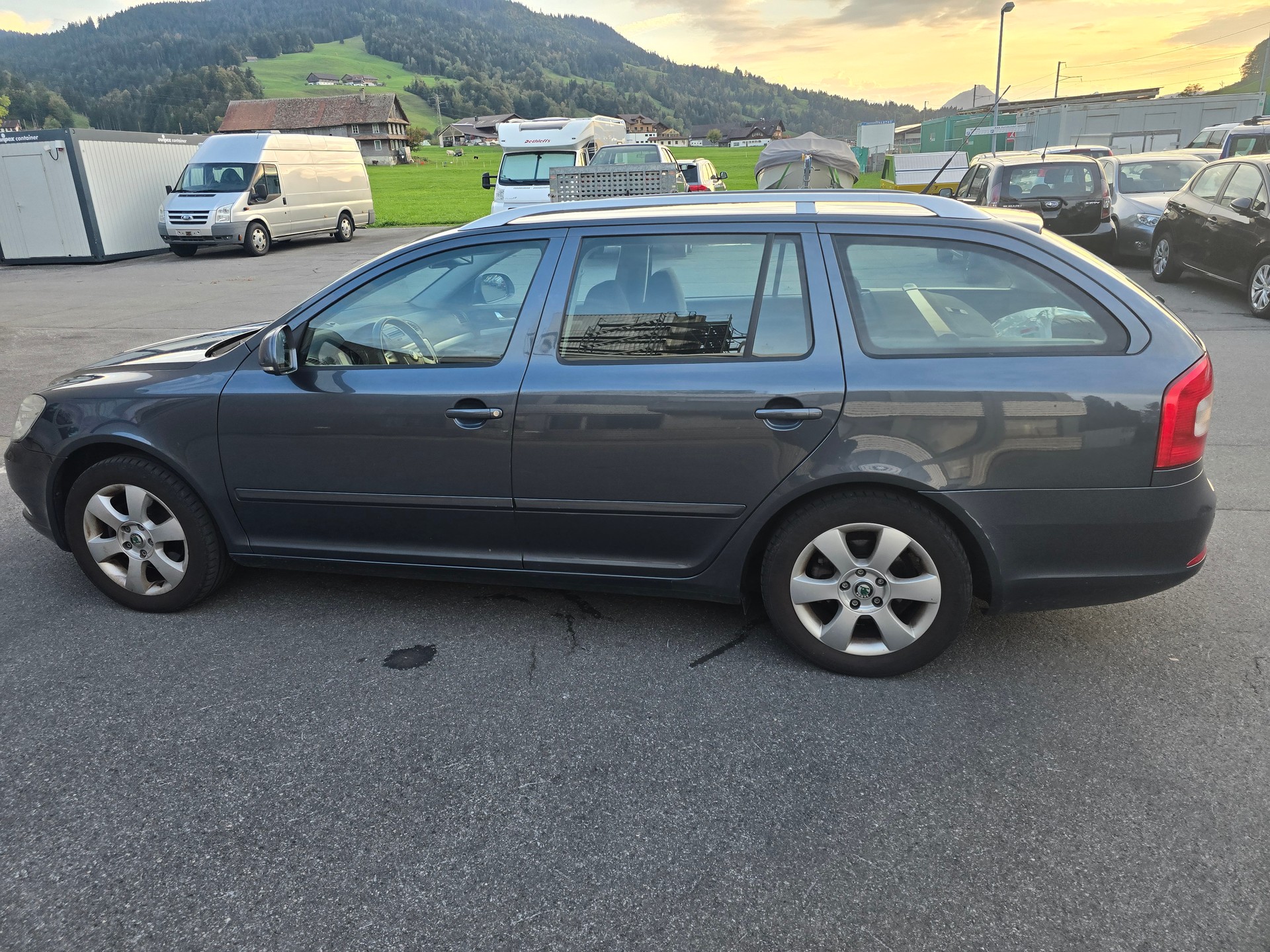 SKODA Octavia Combi 1.8 TSI Ambiente DSG-image-6