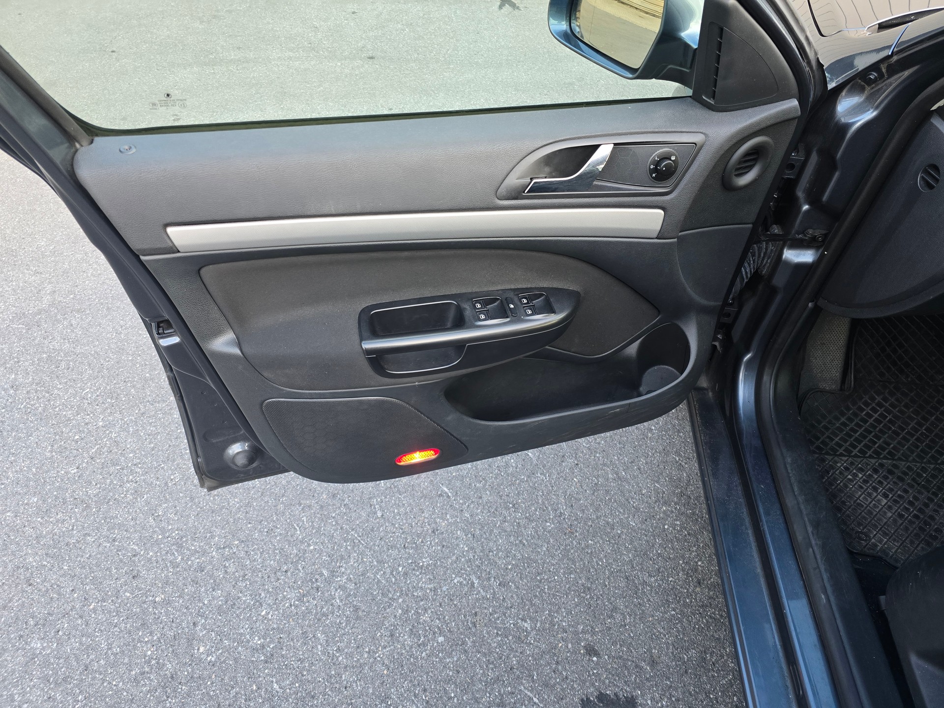 SKODA Octavia Combi 1.8 TSI Ambiente DSG-image-13