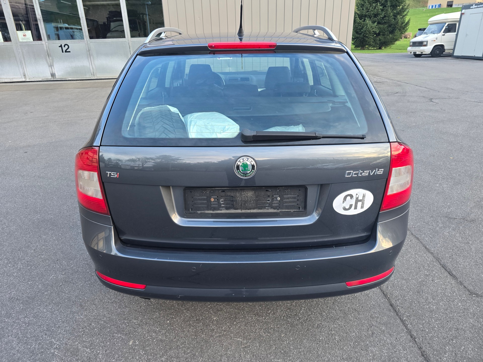 SKODA Octavia Combi 1.8 TSI Ambiente DSG-image-3