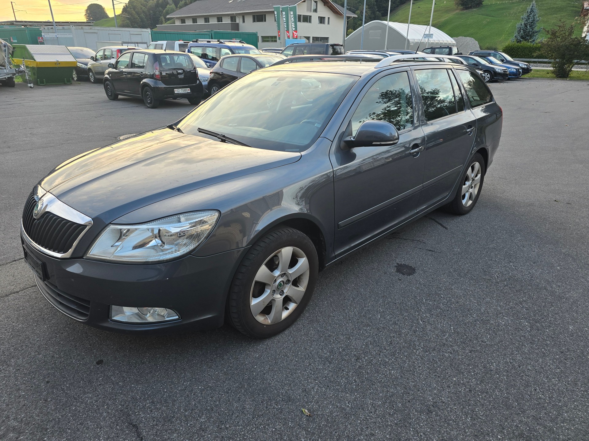 SKODA Octavia Combi 1.8 TSI Ambiente DSG-image-1