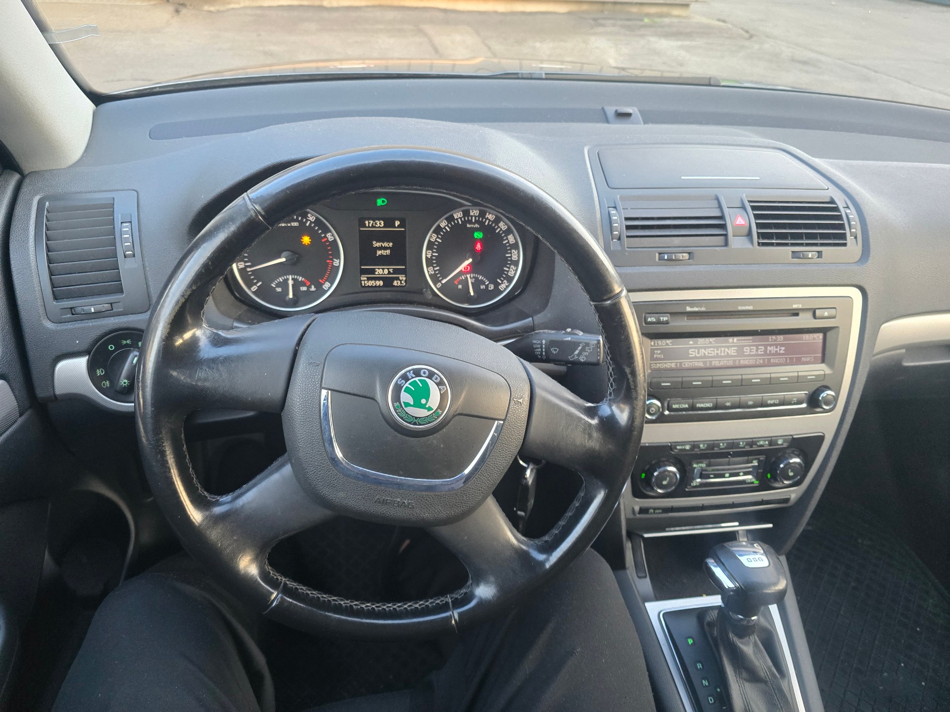 SKODA Octavia Combi 1.8 TSI Ambiente DSG-image-8