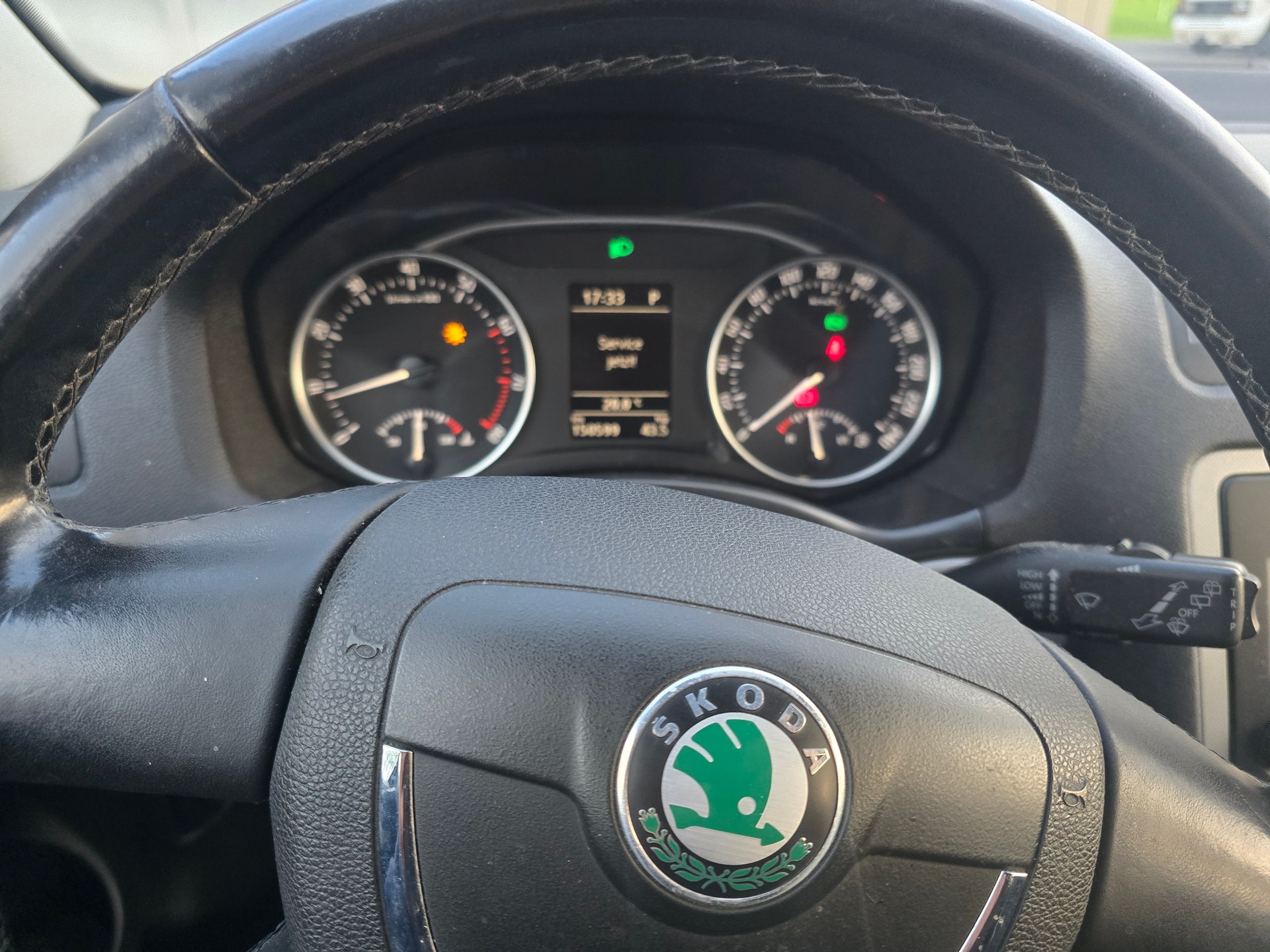 SKODA Octavia Combi 1.8 TSI Ambiente DSG-image-9