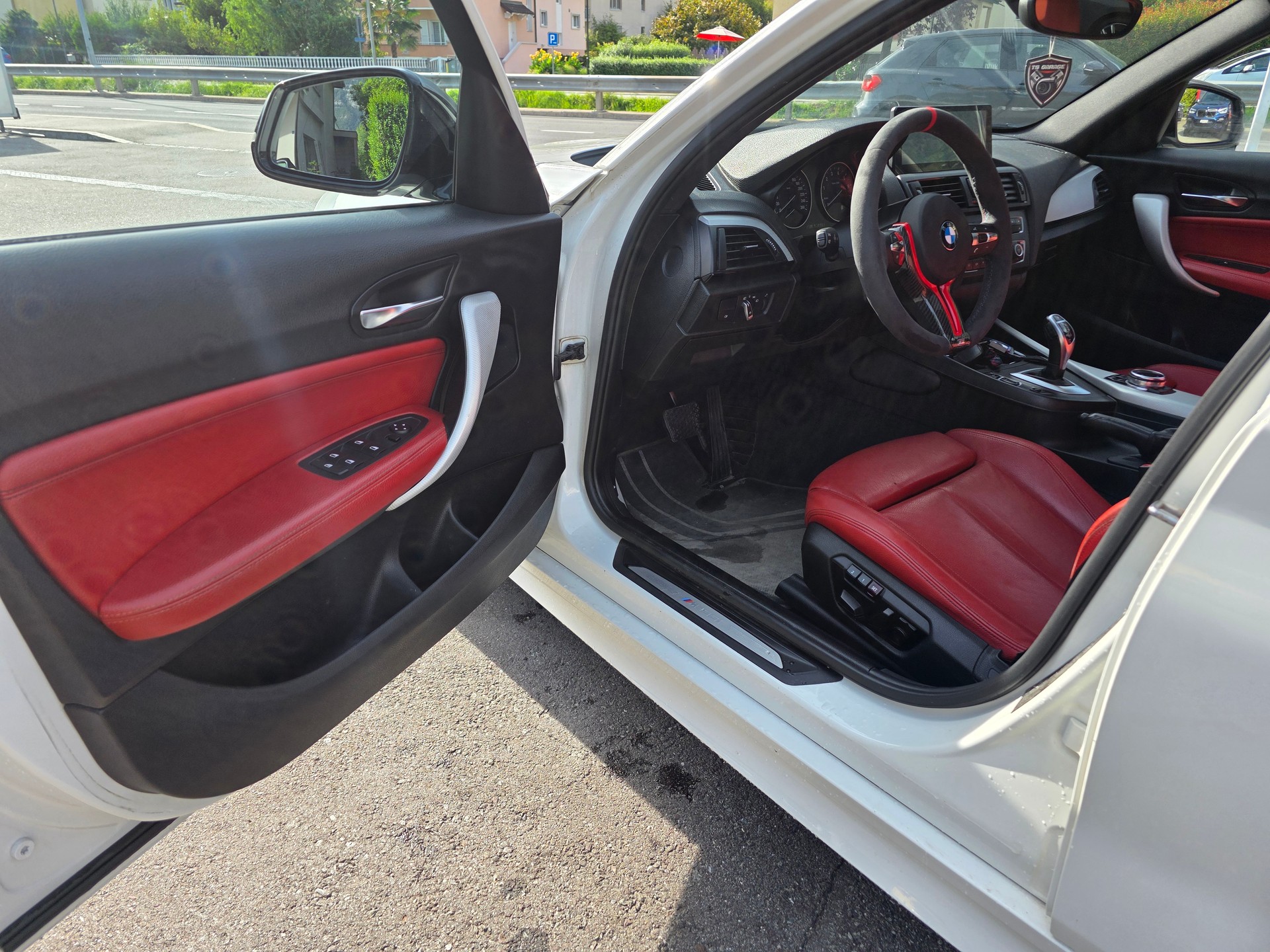 BMW M135i xDrive Steptronic-image-6