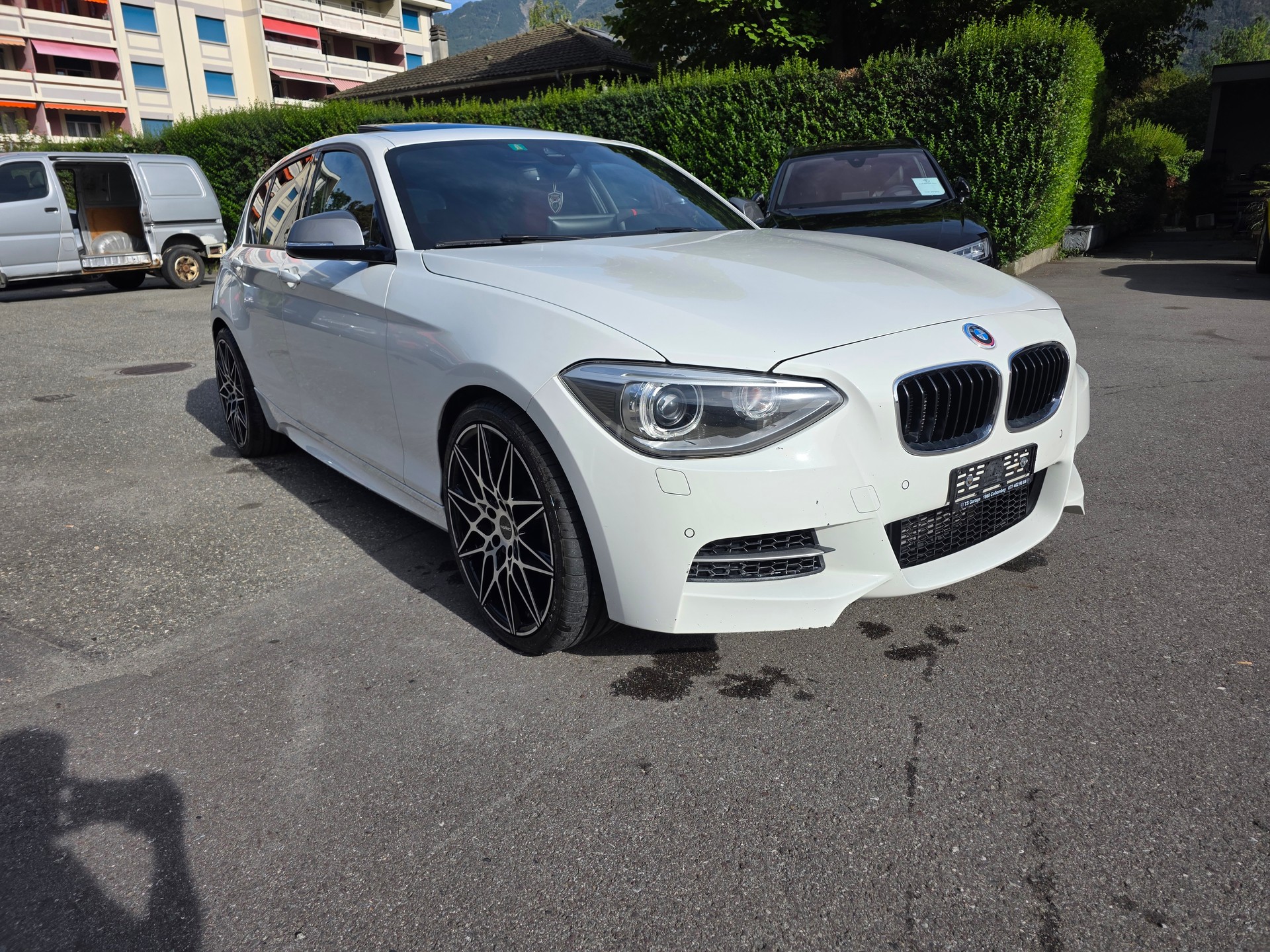 BMW M135i xDrive Steptronic-image-0