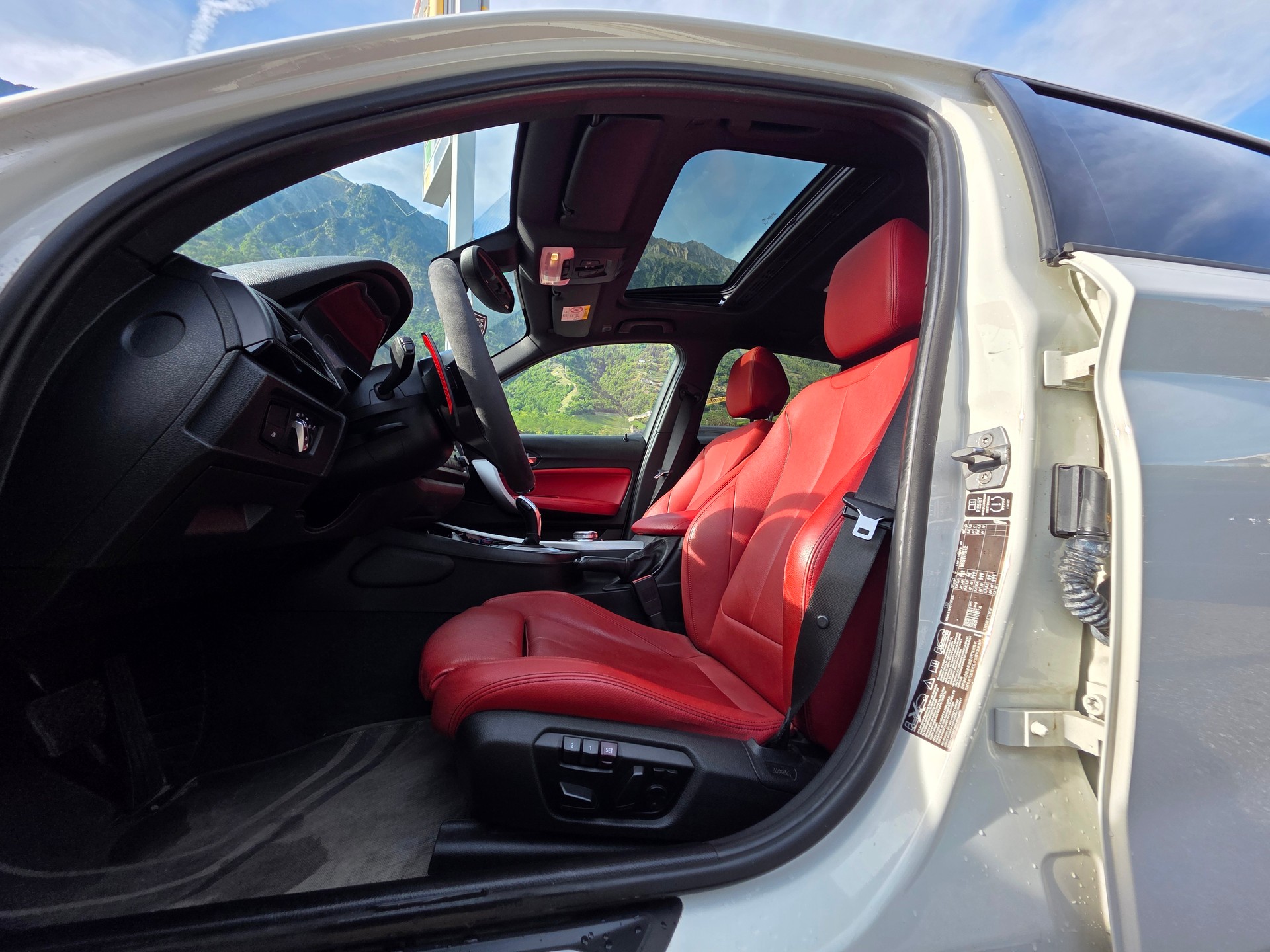 BMW M135i xDrive Steptronic-image-4