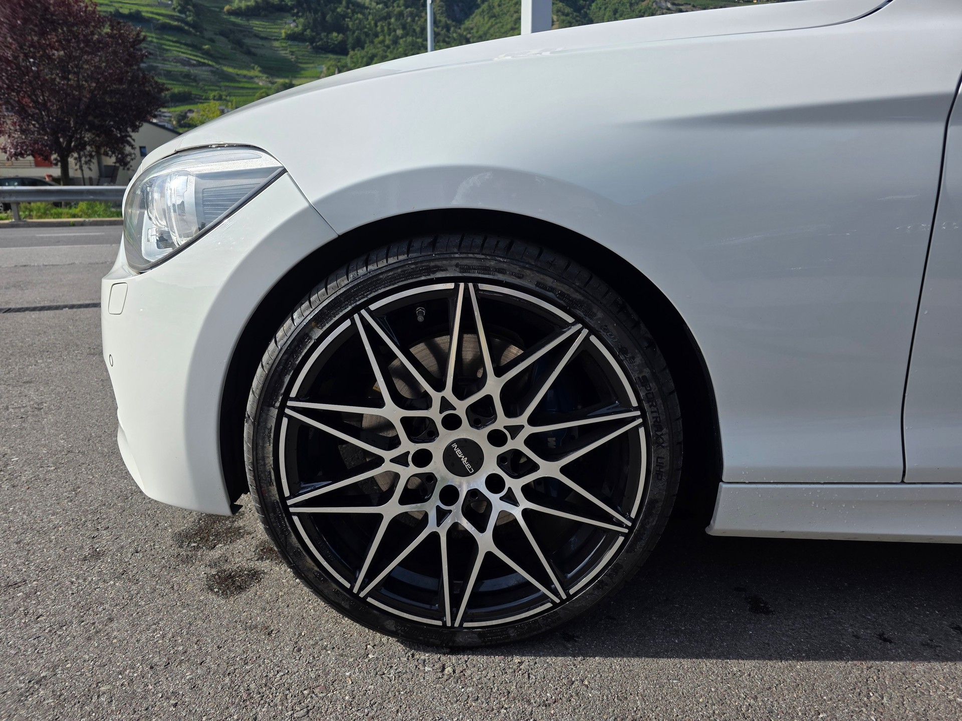 BMW M135i xDrive Steptronic-image-3