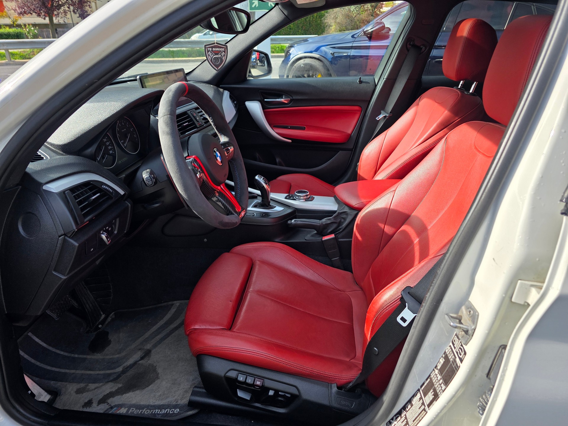 BMW M135i xDrive Steptronic-image-8