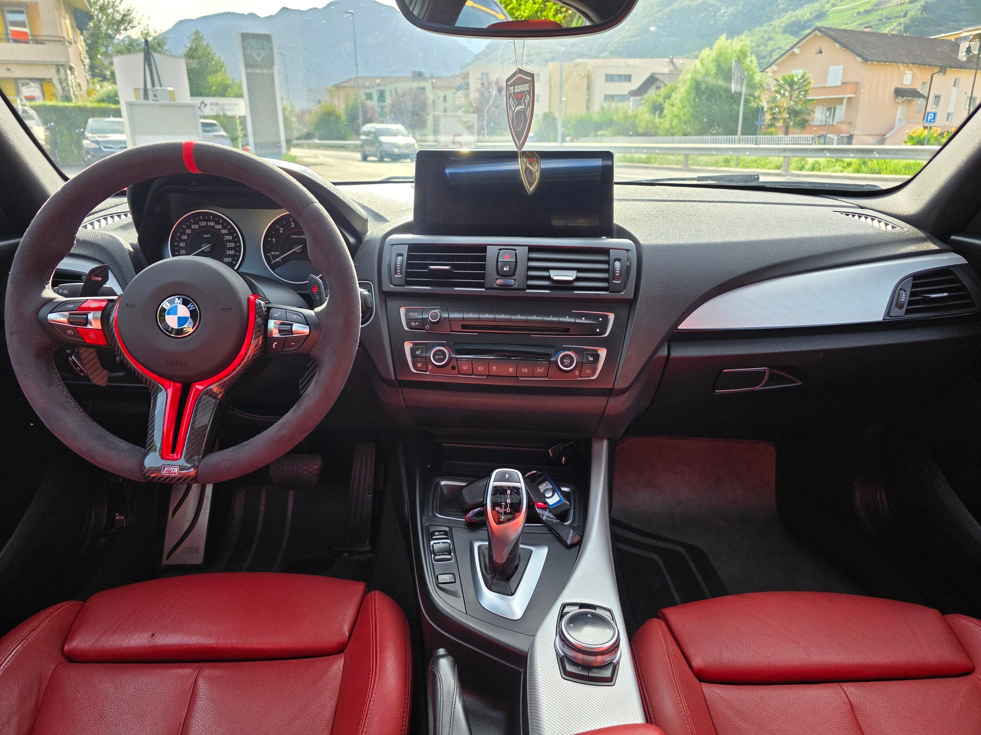 BMW M135i xDrive Steptronic-image-7