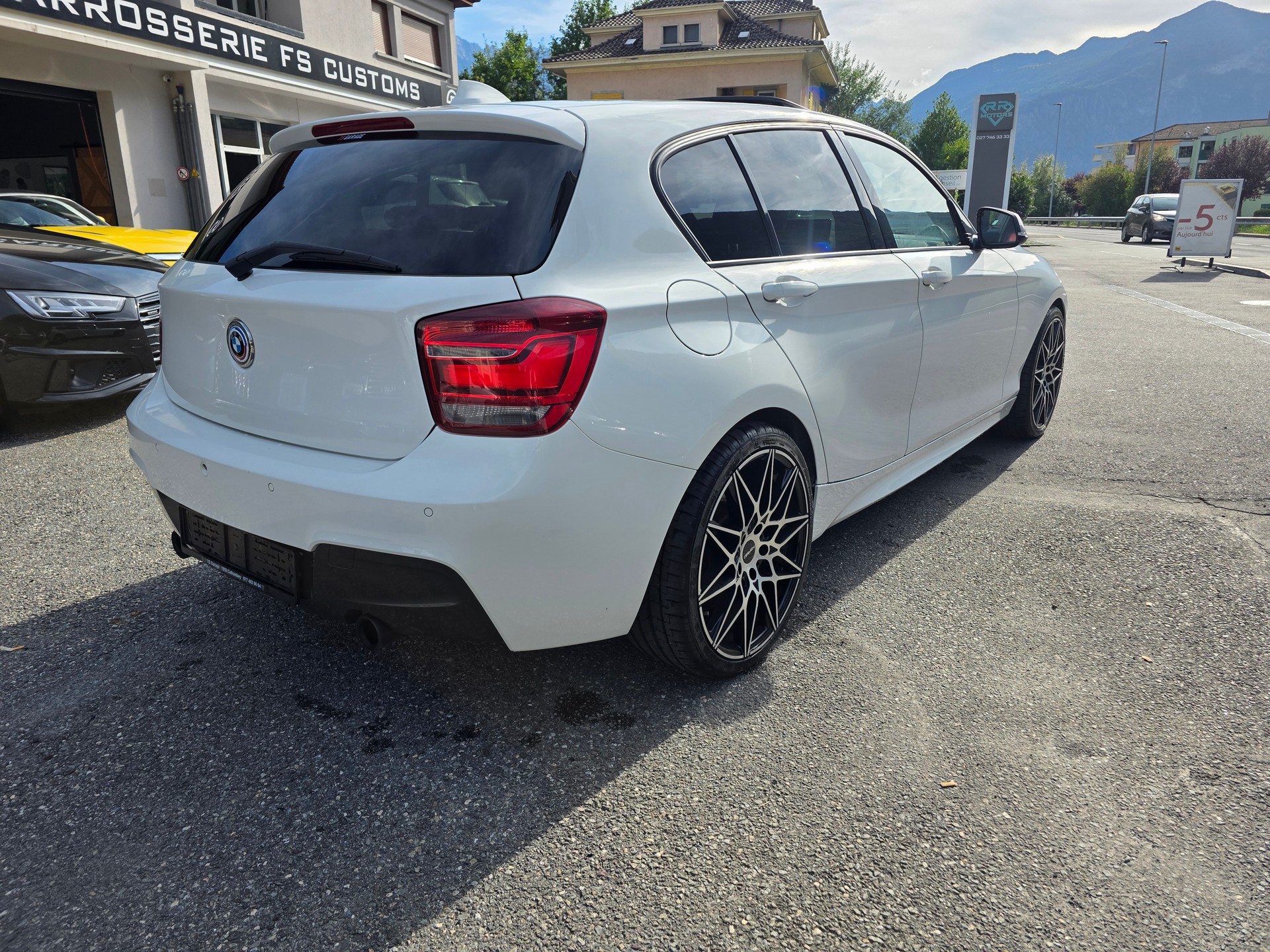 BMW M135i xDrive Steptronic-image-1
