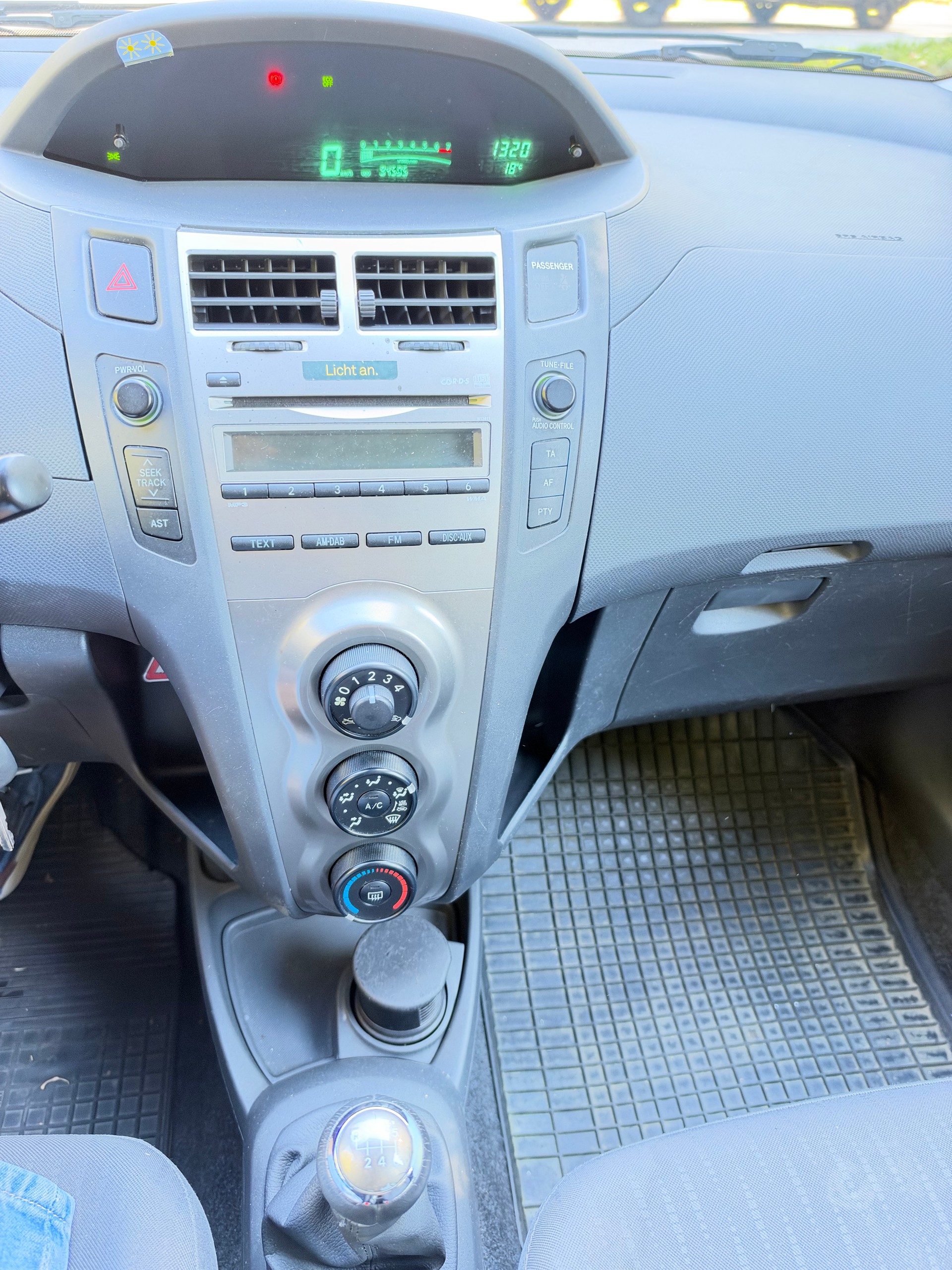 TOYOTA Yaris 1.33 Linea Sol/ FRISCH AB MFK 6. 10. 2026 & SERVICE-image-9