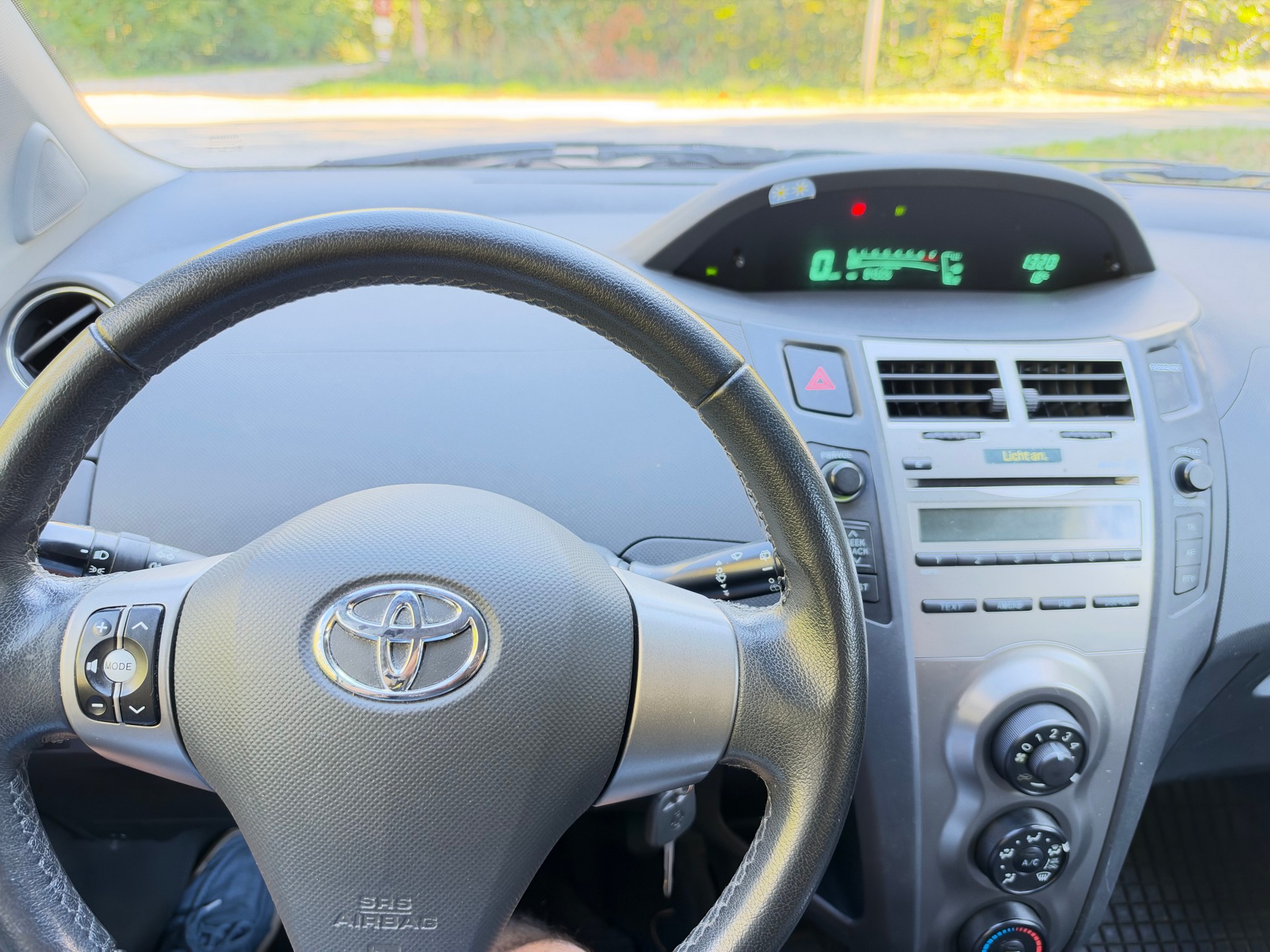 TOYOTA Yaris 1.33 Linea Sol/ FRISCH AB MFK 6. 10. 2026 & SERVICE-image-10