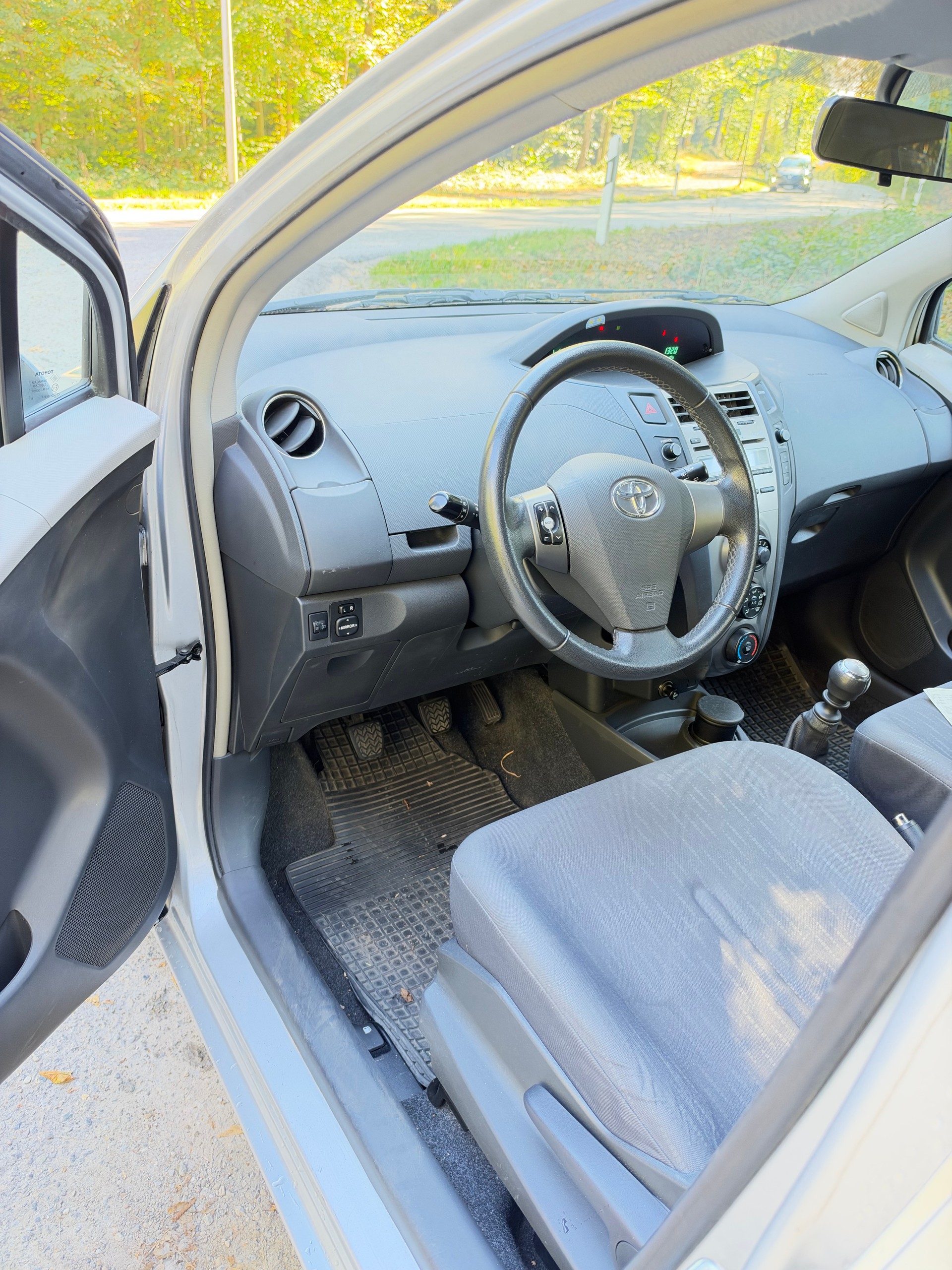 TOYOTA Yaris 1.33 Linea Sol/ FRISCH AB MFK 6. 10. 2026 & SERVICE-image-8