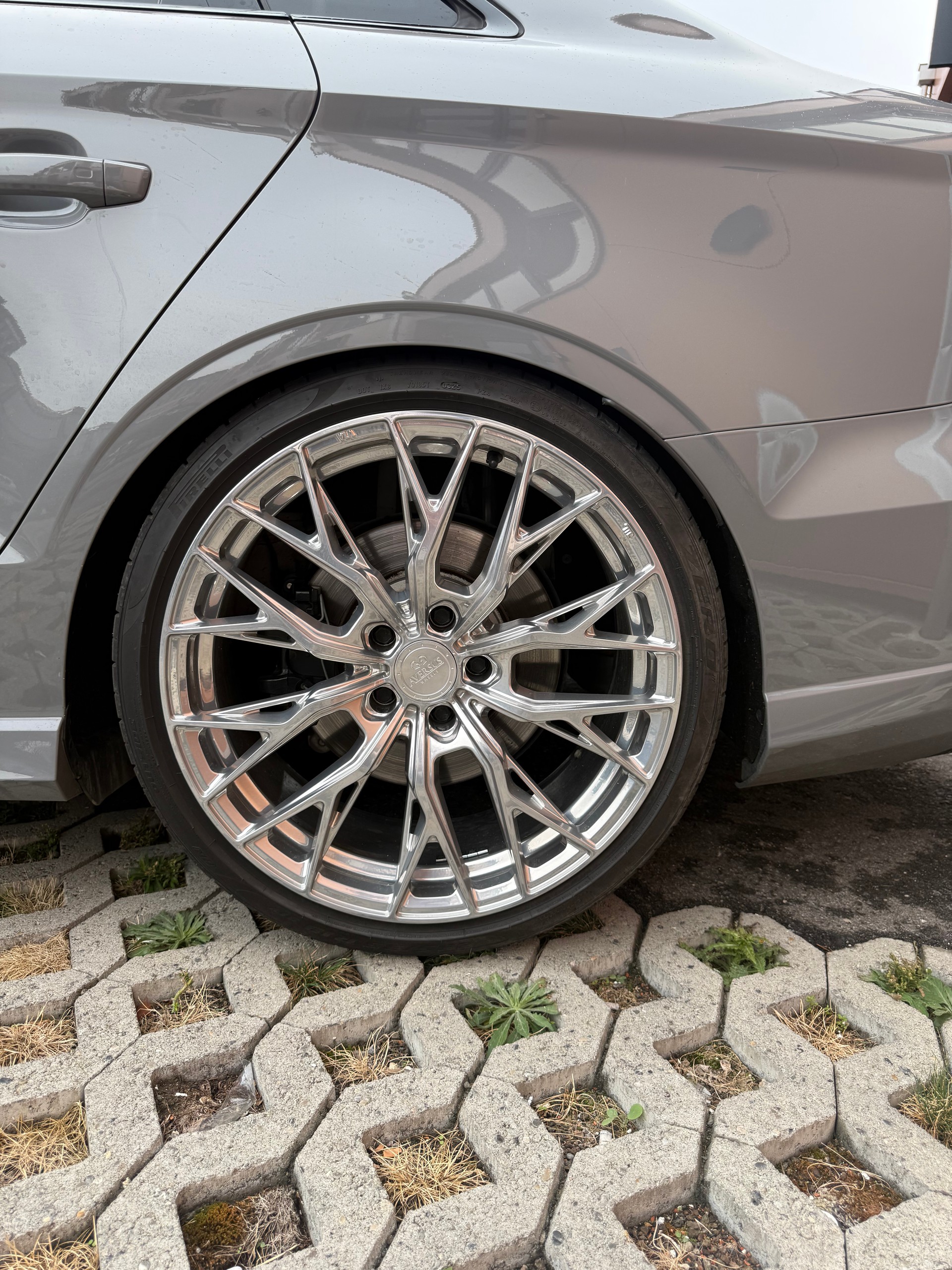 AUDI 2.5 T FSI quattro S-Tronic-image-2