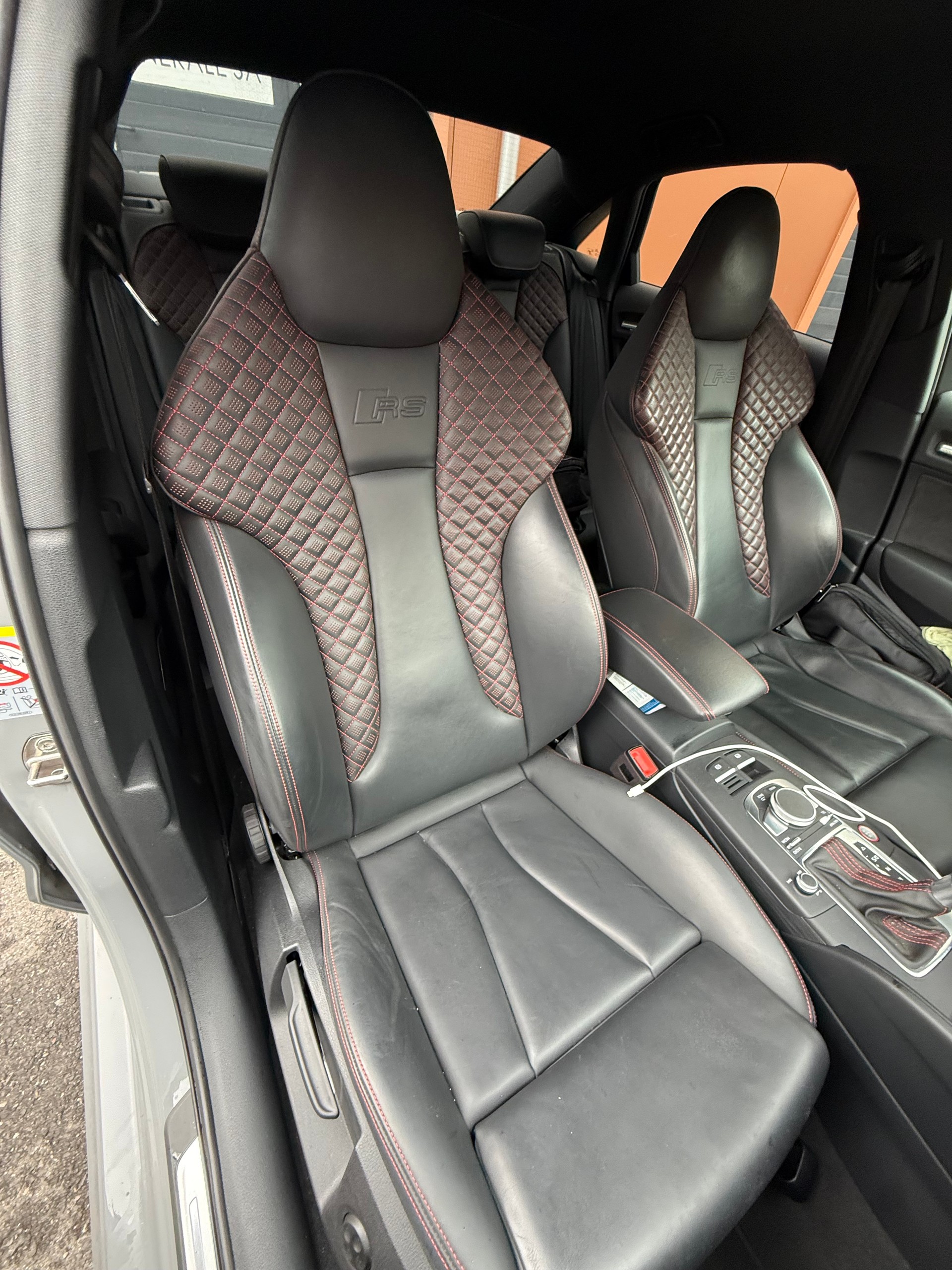 AUDI 2.5 T FSI quattro S-Tronic-image-4