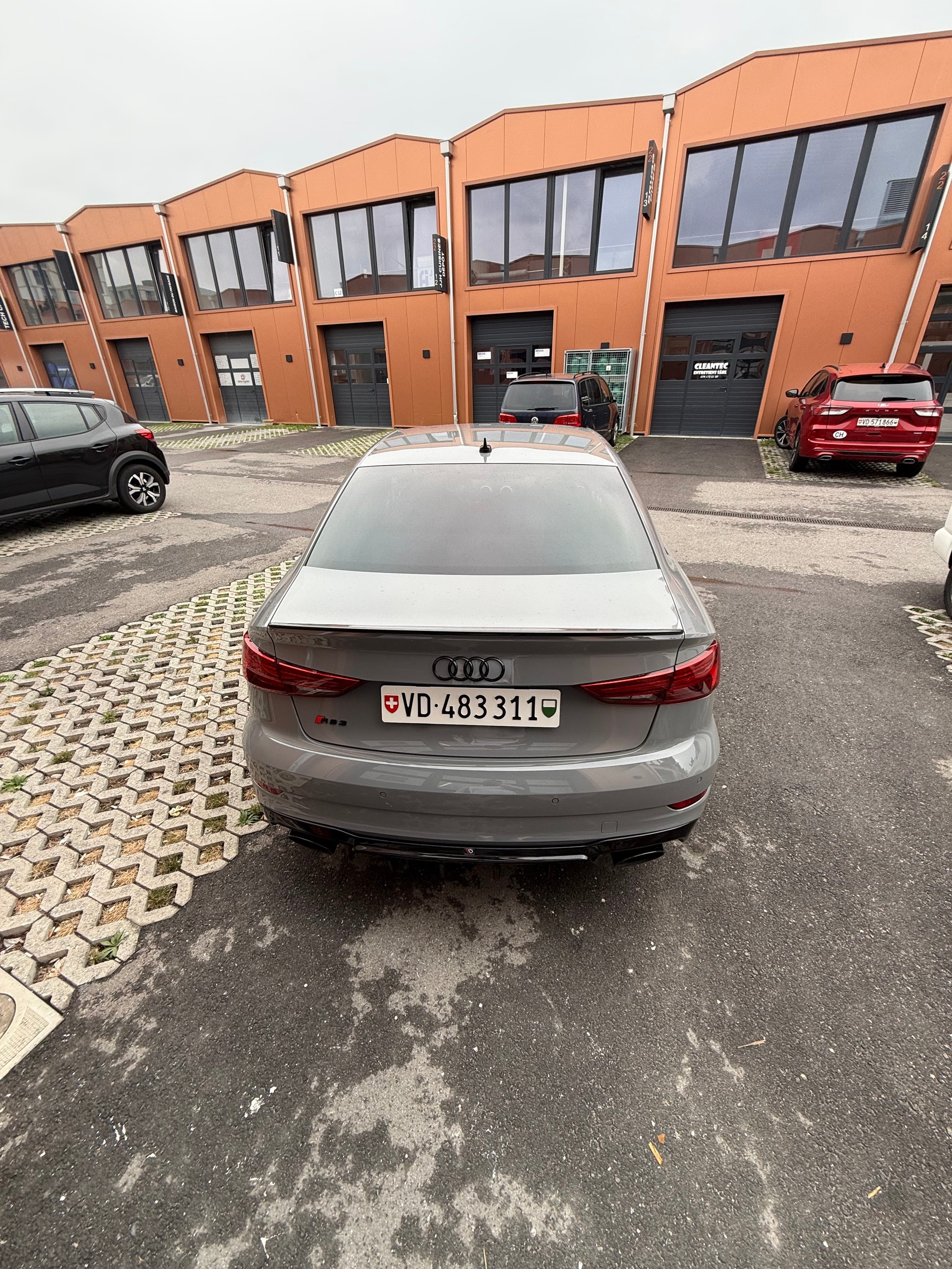 AUDI 2.5 T FSI quattro S-Tronic-image-3
