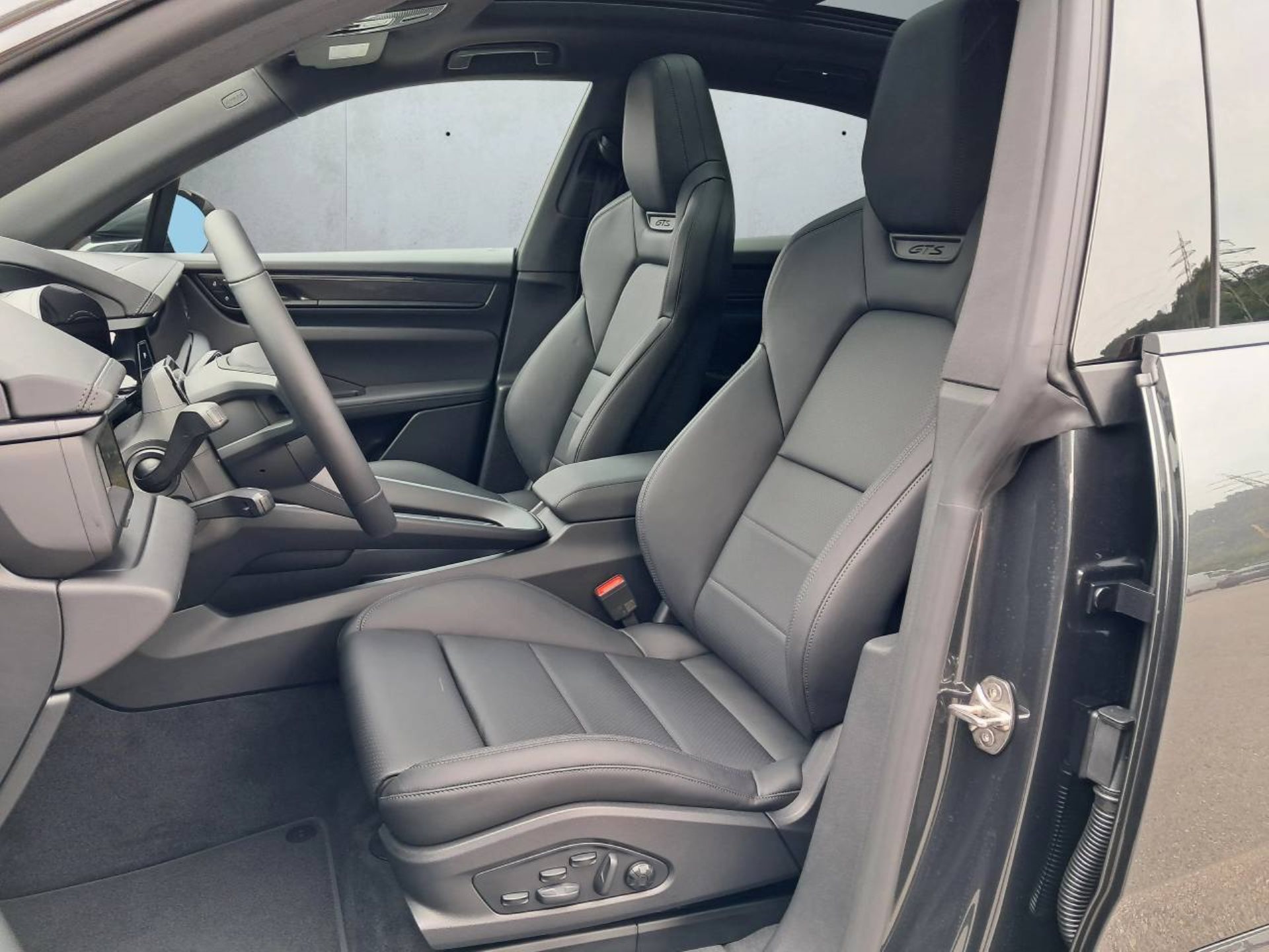 PORSCHE Macan GTS-image-4