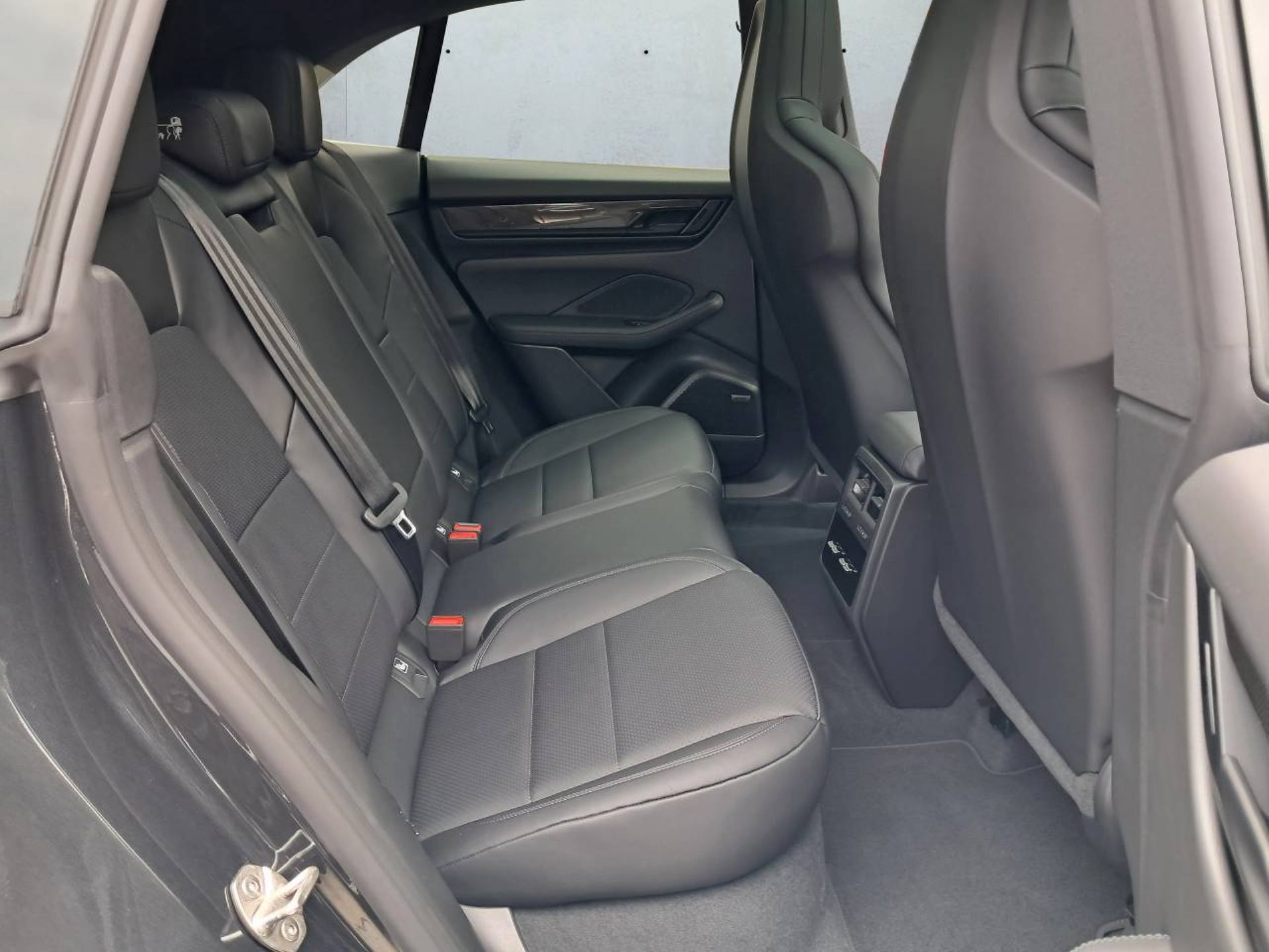 PORSCHE Macan GTS-image-18