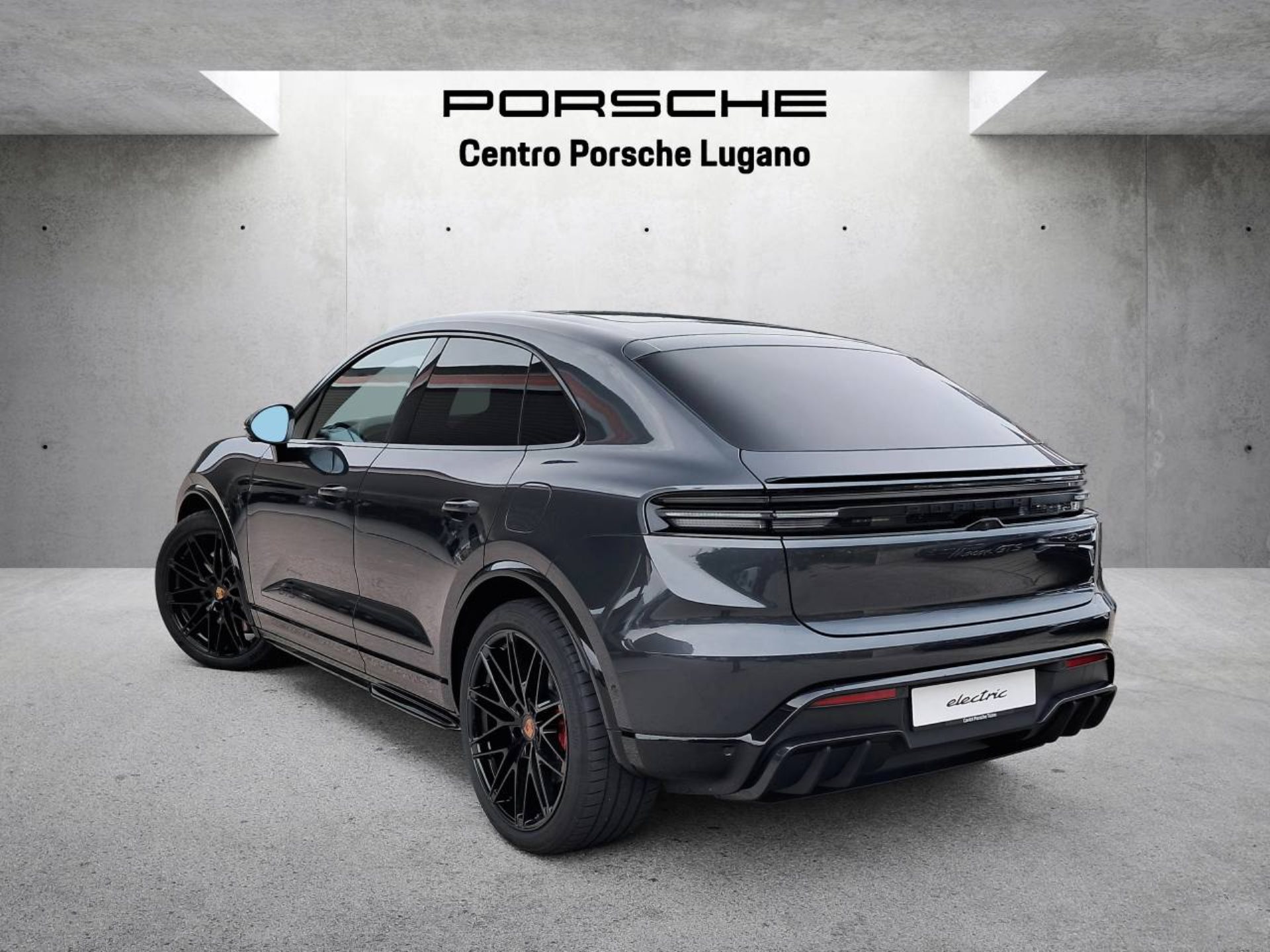 PORSCHE Macan GTS-image-2