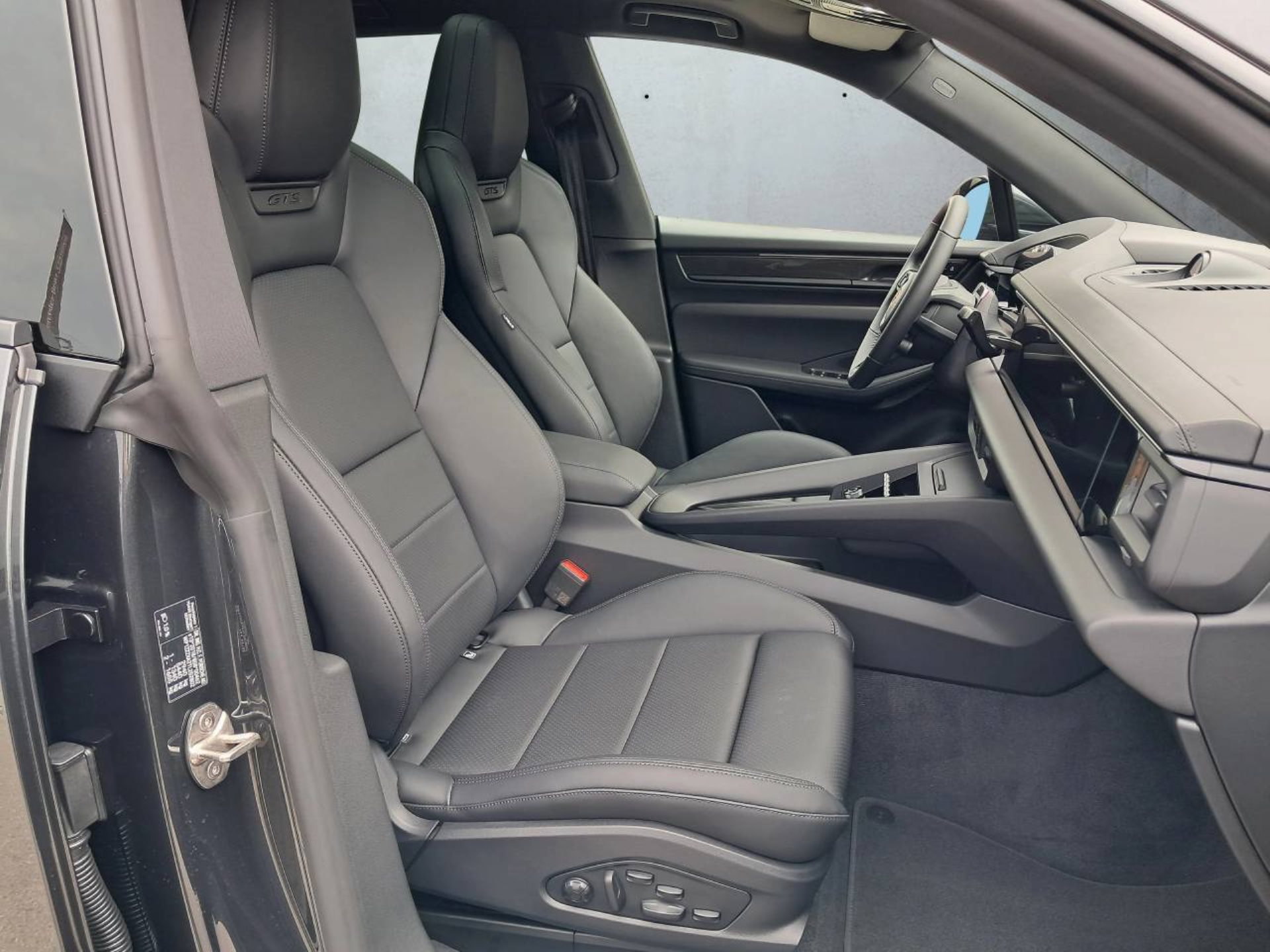 PORSCHE Macan GTS-image-14