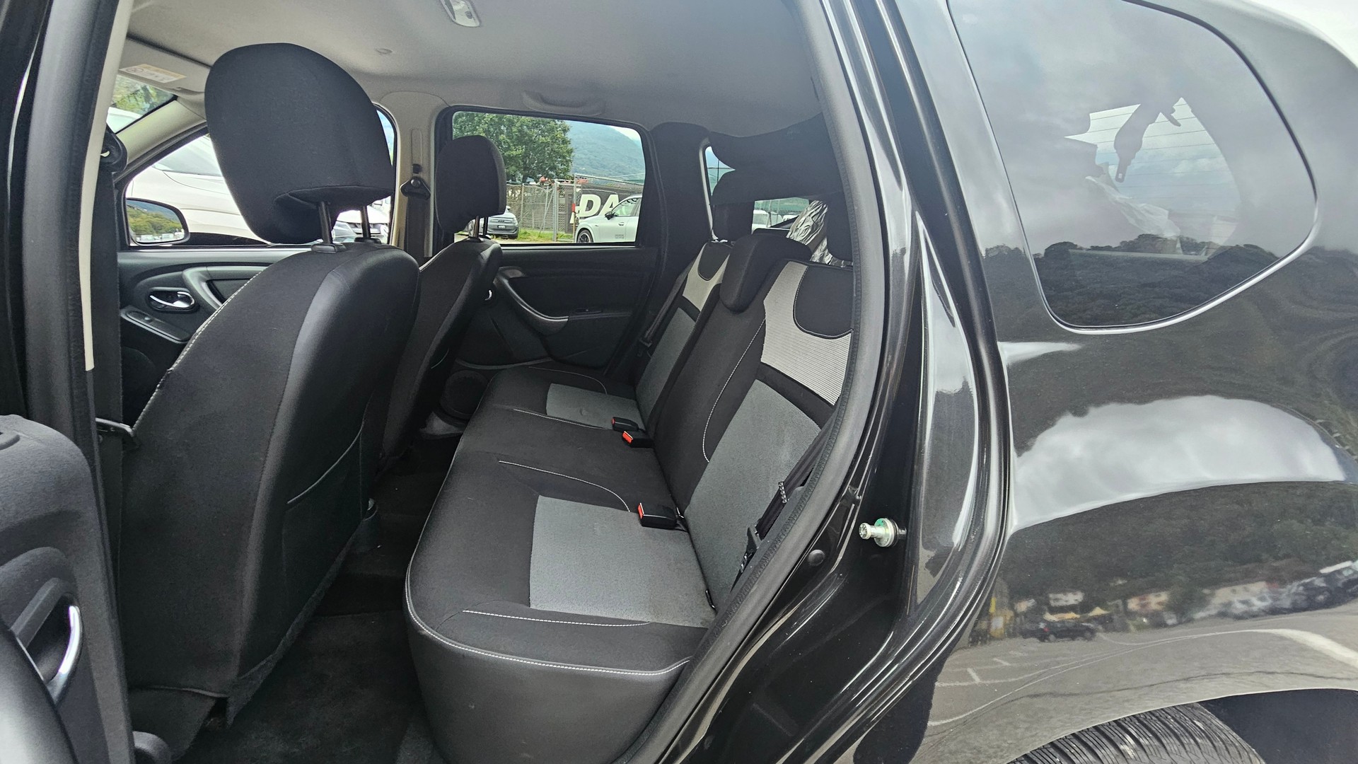 DACIA Duster 1.2 T Lauréate 4x4-image-5