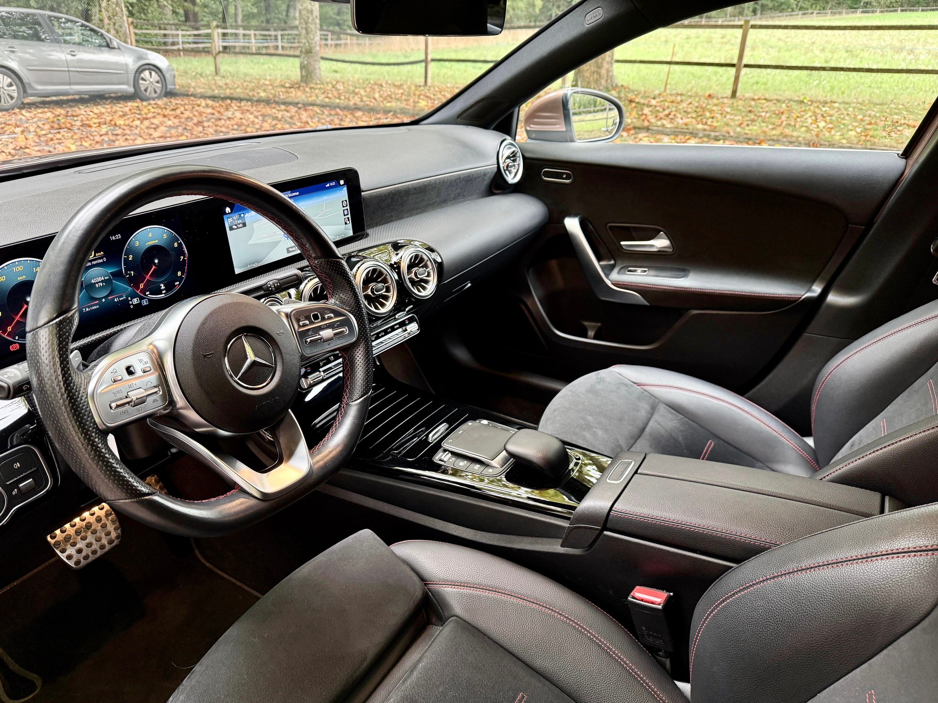 MERCEDES-BENZ A 200 AMG Line 7G-DCT-image-4