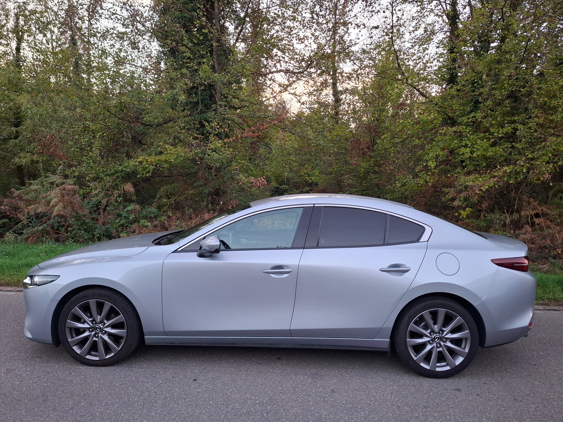 MAZDA 3 Sedan SKYACTIV-X M Hybrid 180 Revolution Automat-image-5