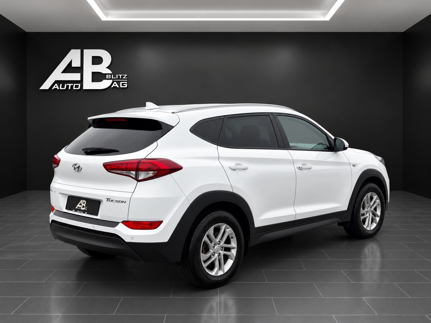 HYUNDAI Tucson 1.7 CRDI Origo DCT7-image-4