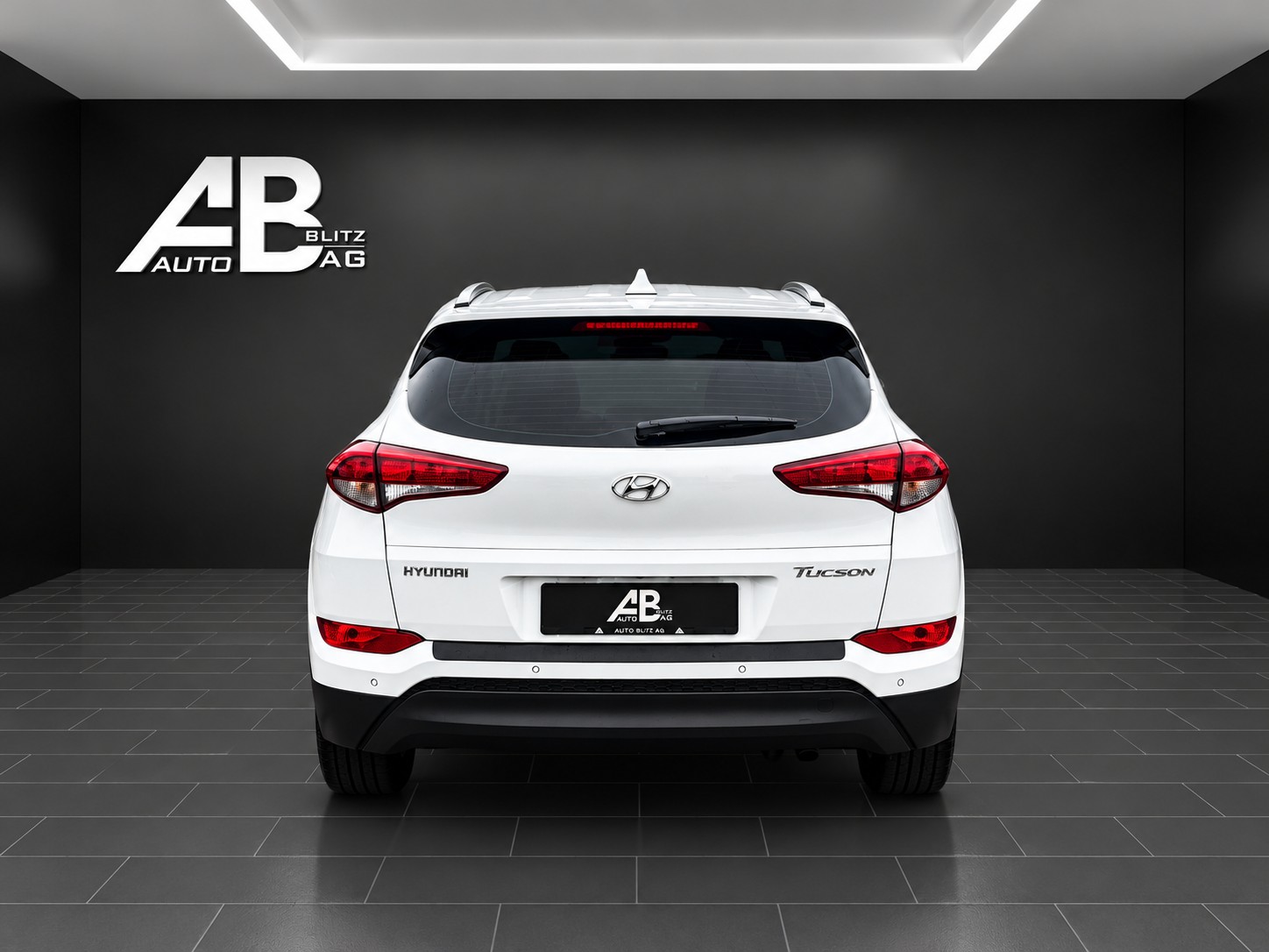 HYUNDAI Tucson 1.7 CRDI Origo DCT7-showroom-element-3