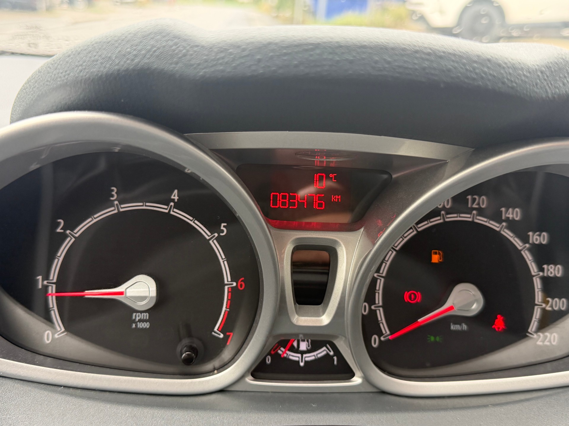 FORD Fiesta 1.6 16V Titanium-image-8