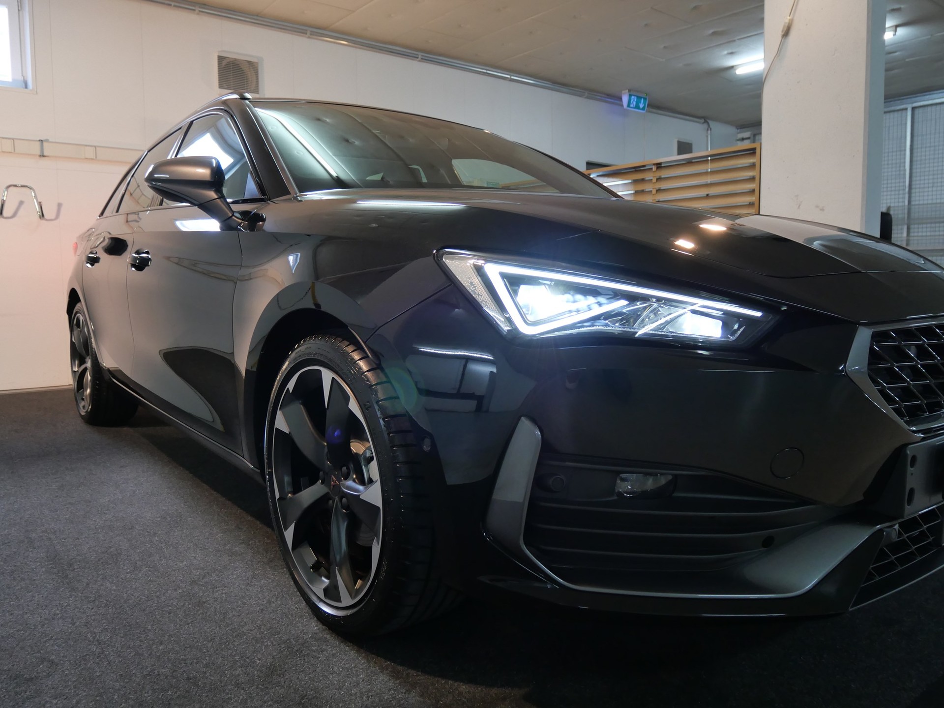 CUPRA LEON ST 1.5 e TSI DSG-Automat-image-4