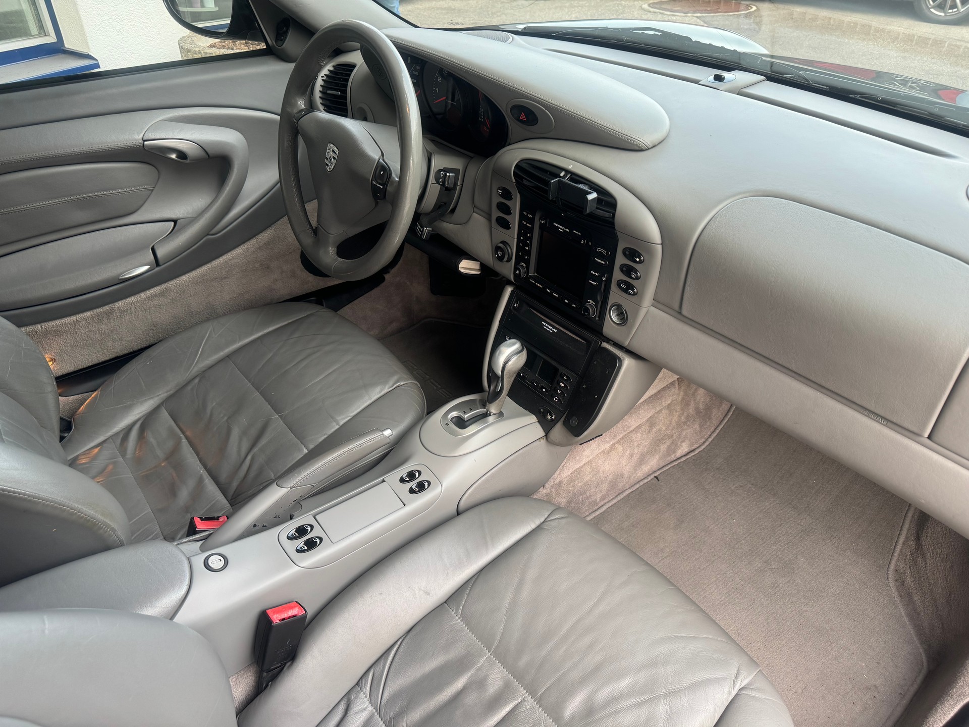 PORSCHE 911 Carrera 4 Cabrio-image-9